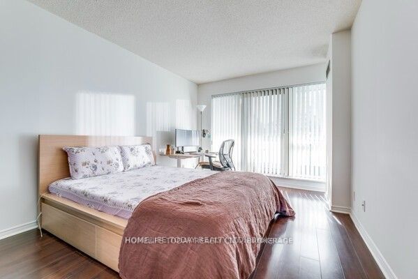 10 Yonge St, #1803
