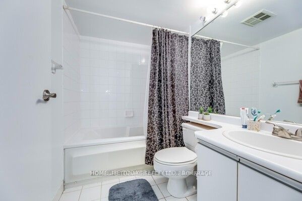 10 Yonge St, #1803