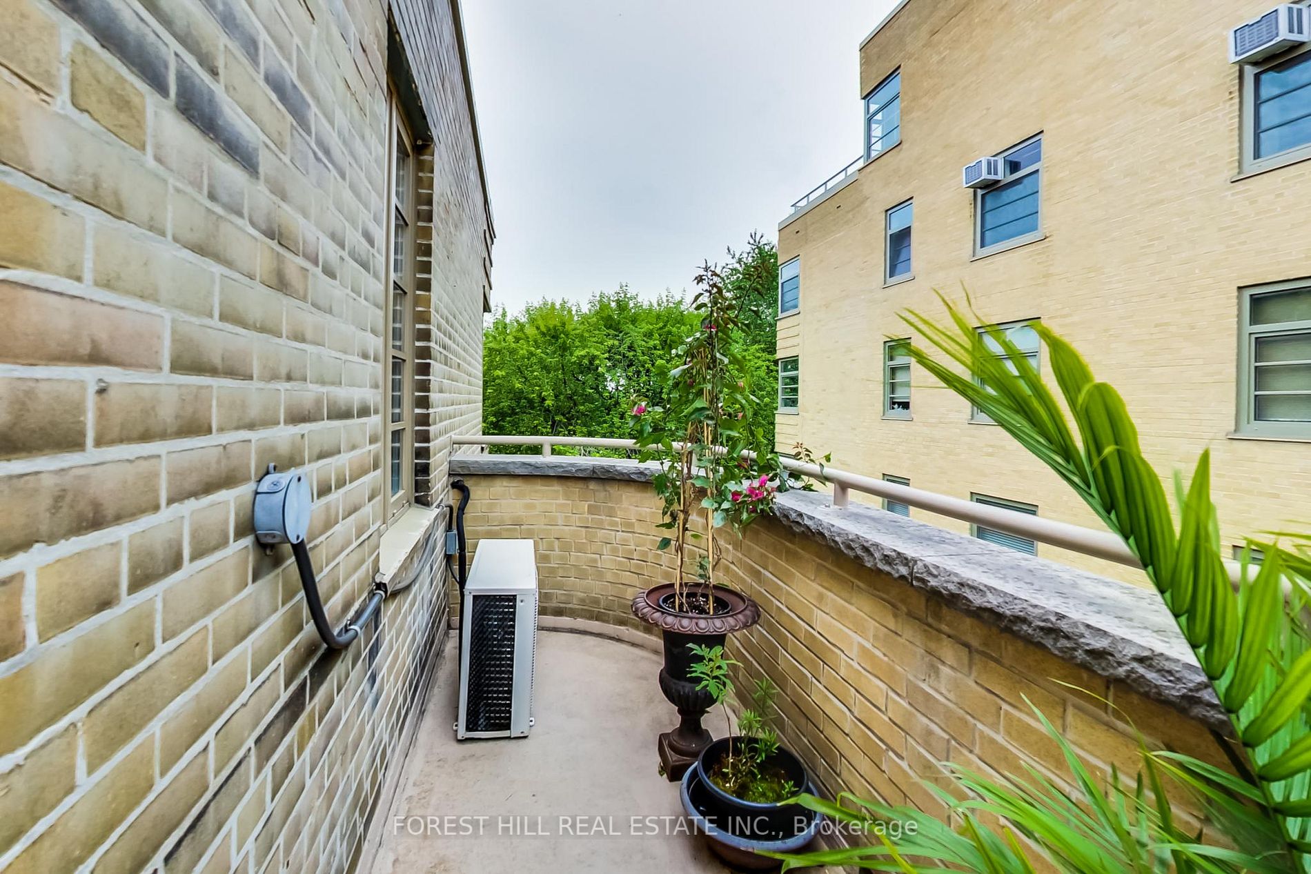 707 Eglinton Ave W, #512
