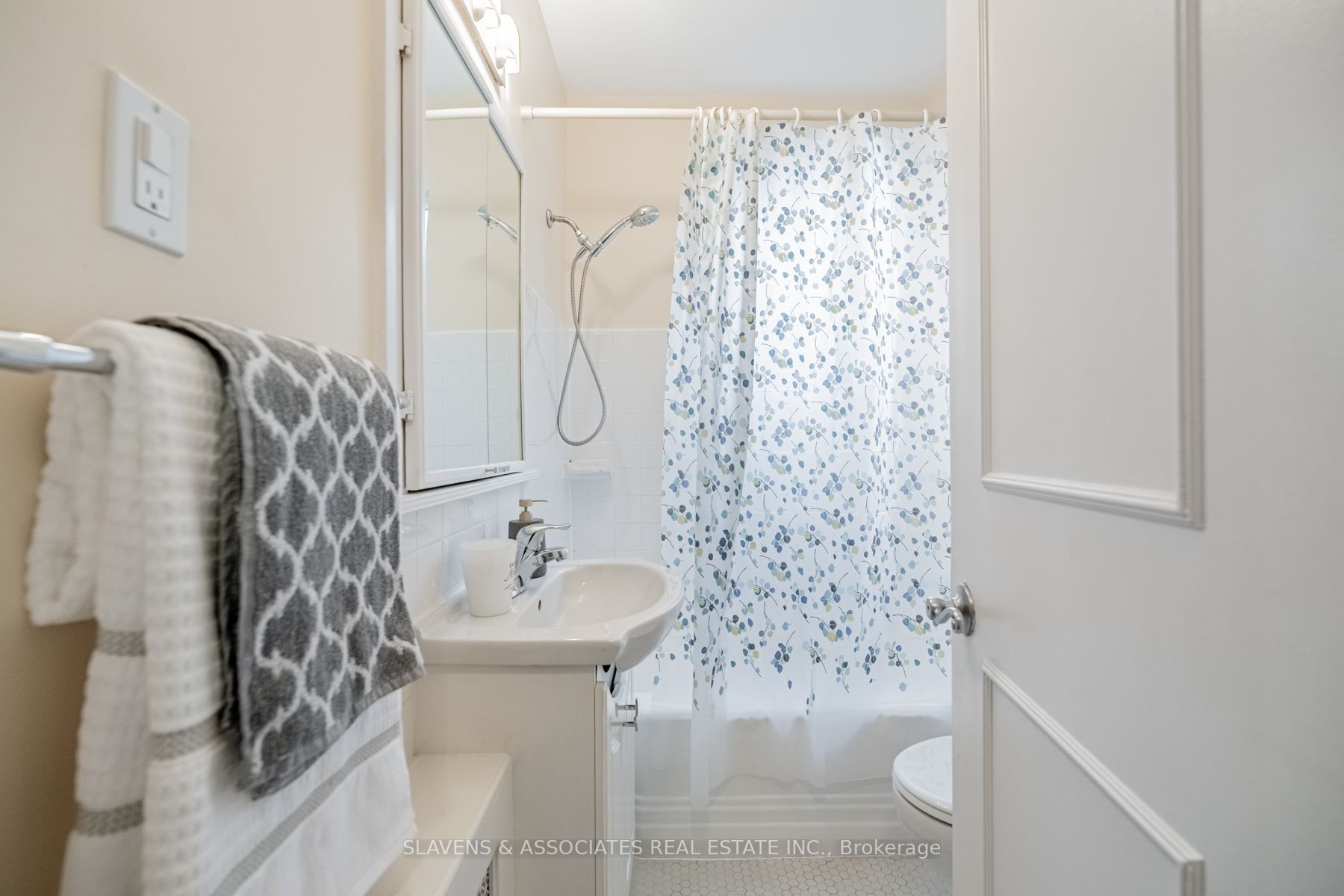 2 Ridelle Ave, #506