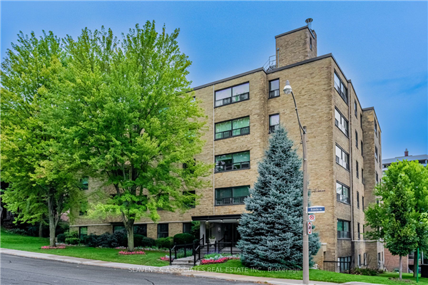 2 Ridelle Ave, Toronto