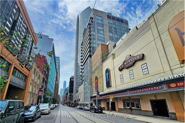 200 Victoria St, Toronto