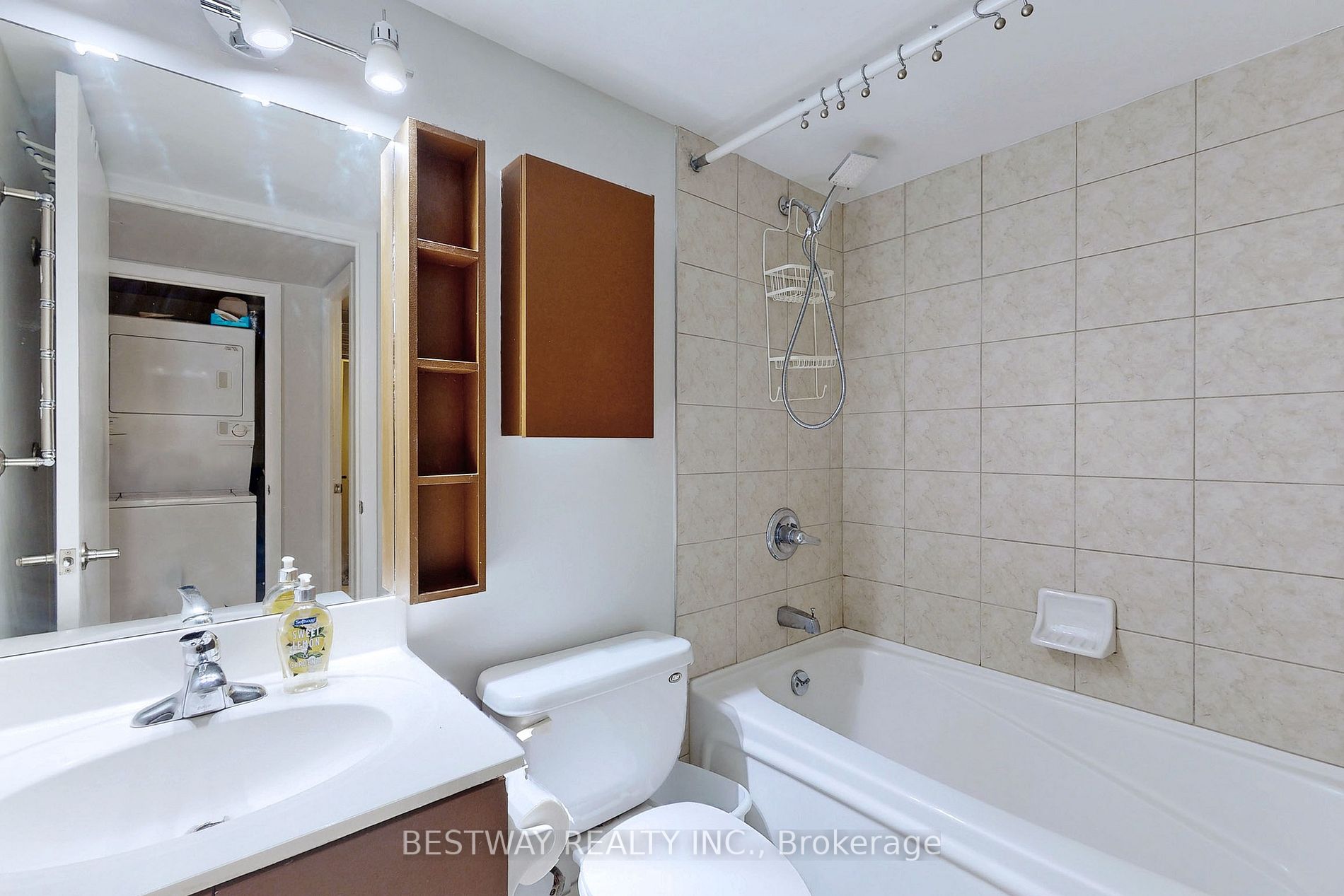 200 Victoria St, #1008