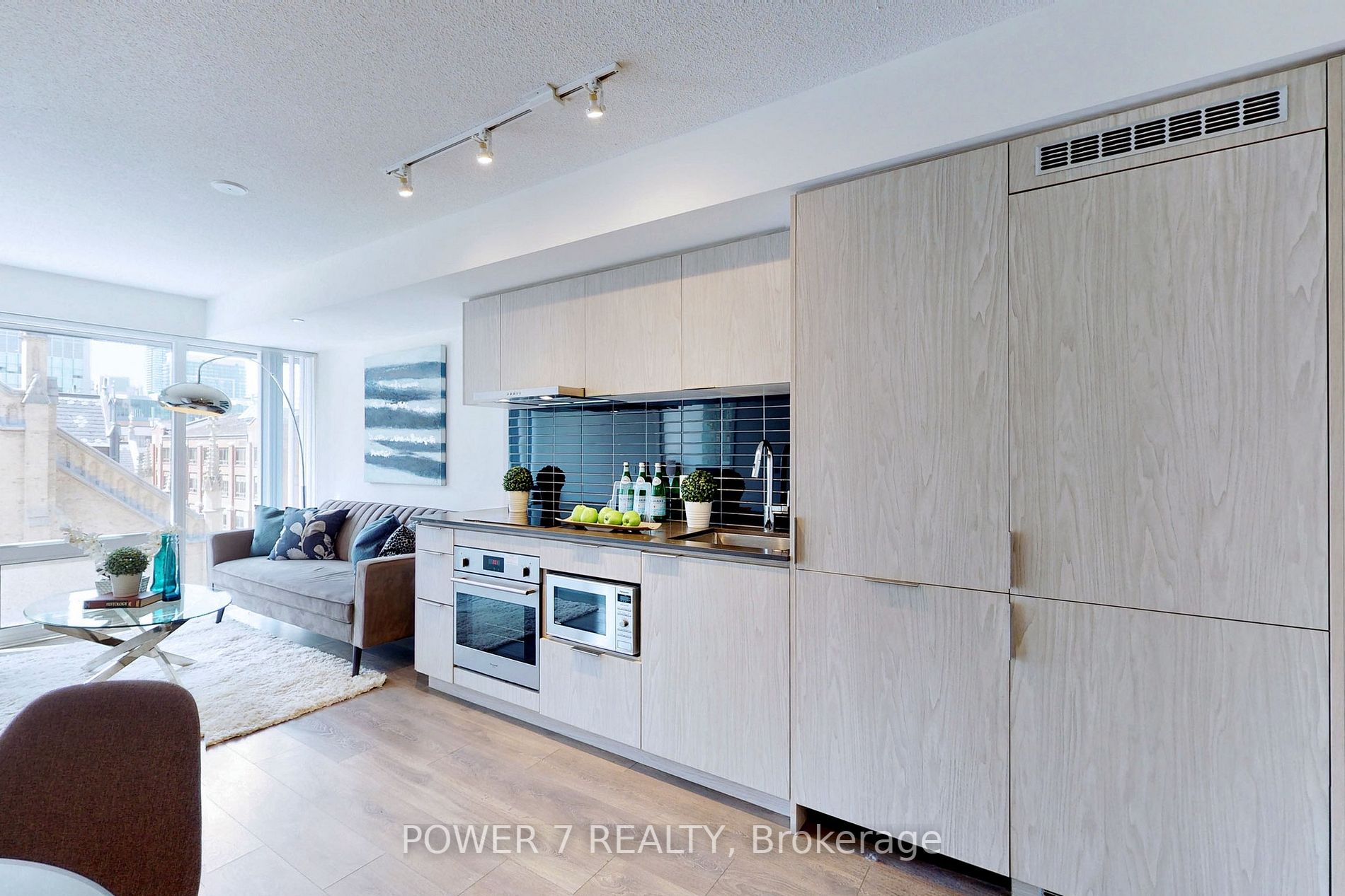 60 Shuter St, #607
