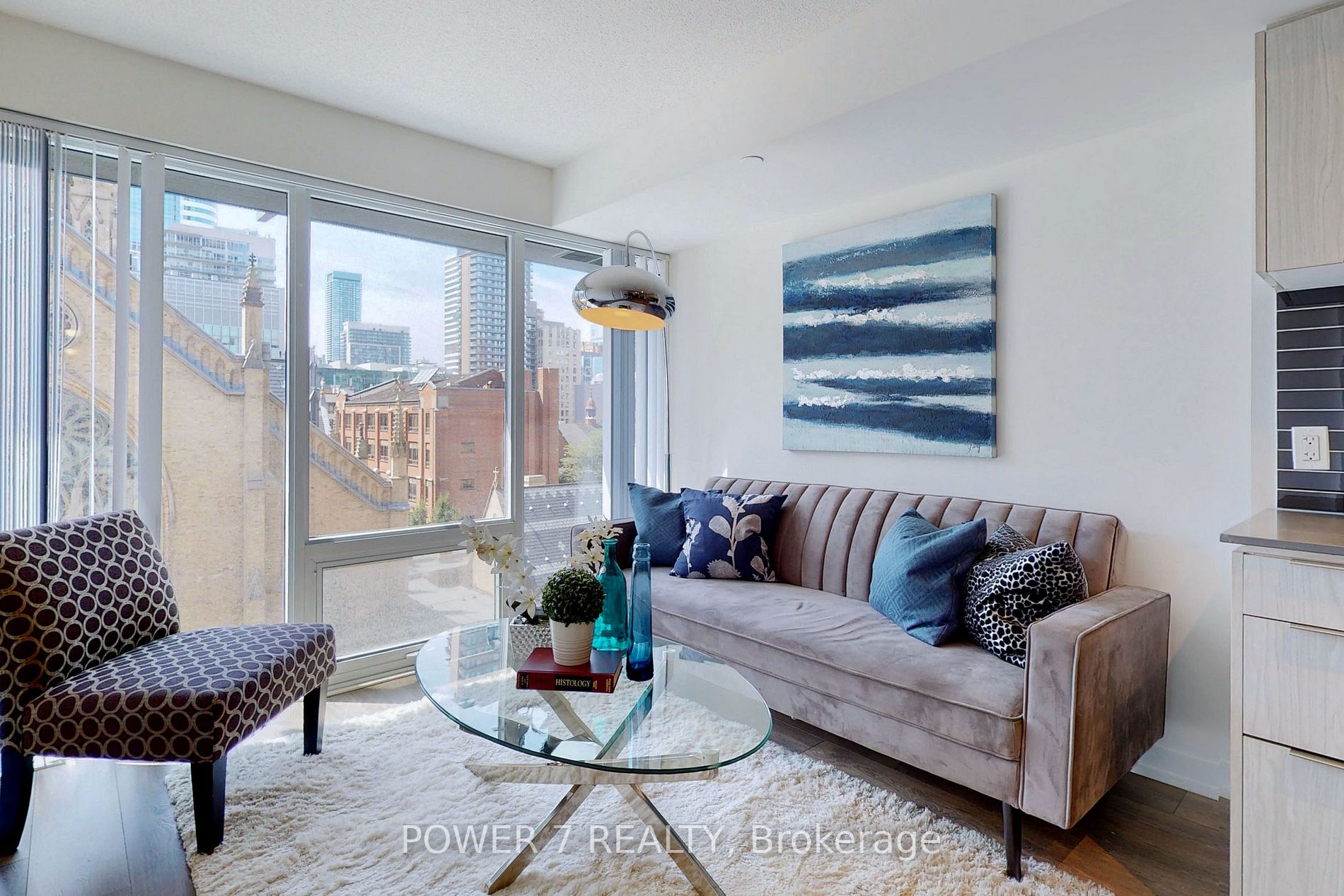 60 Shuter St, #607