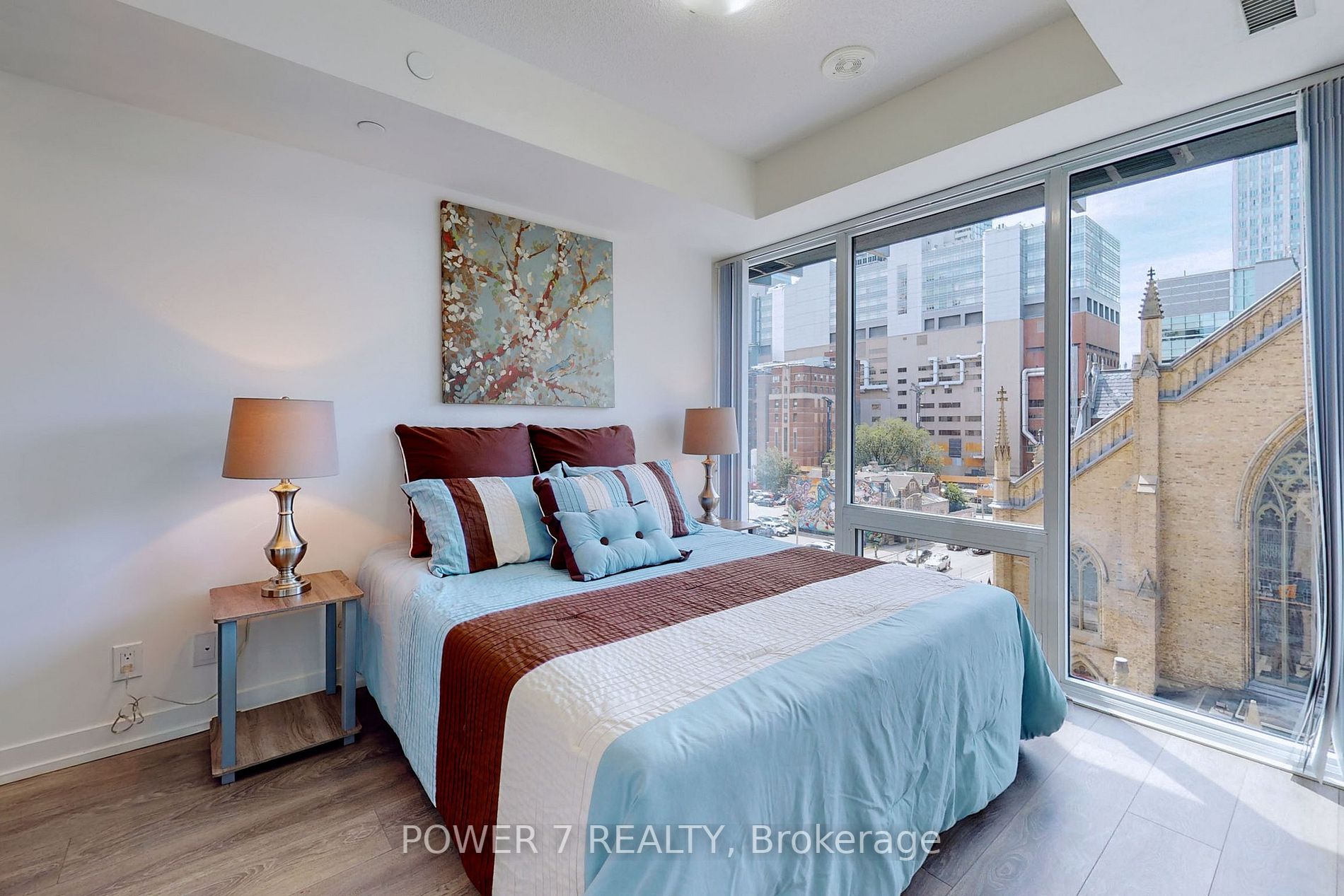 60 Shuter St, #607
