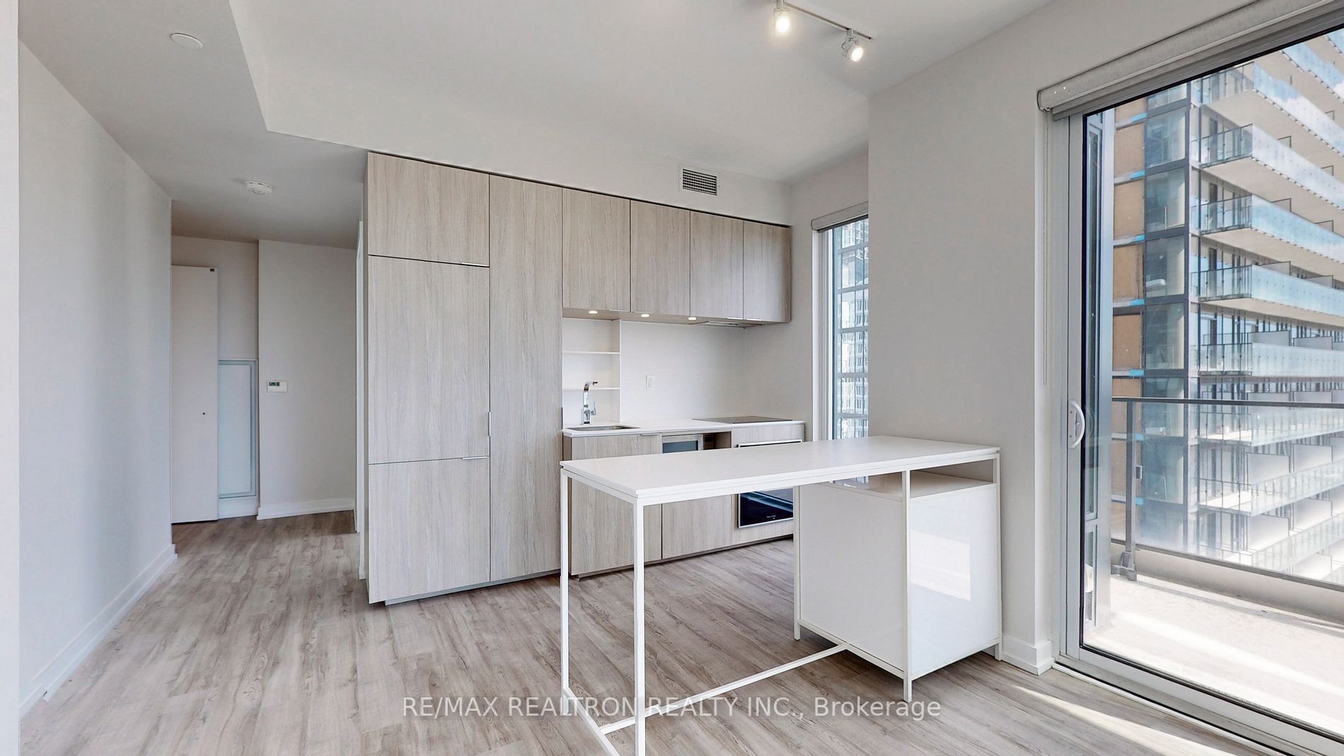 77 Shuter St, #2506