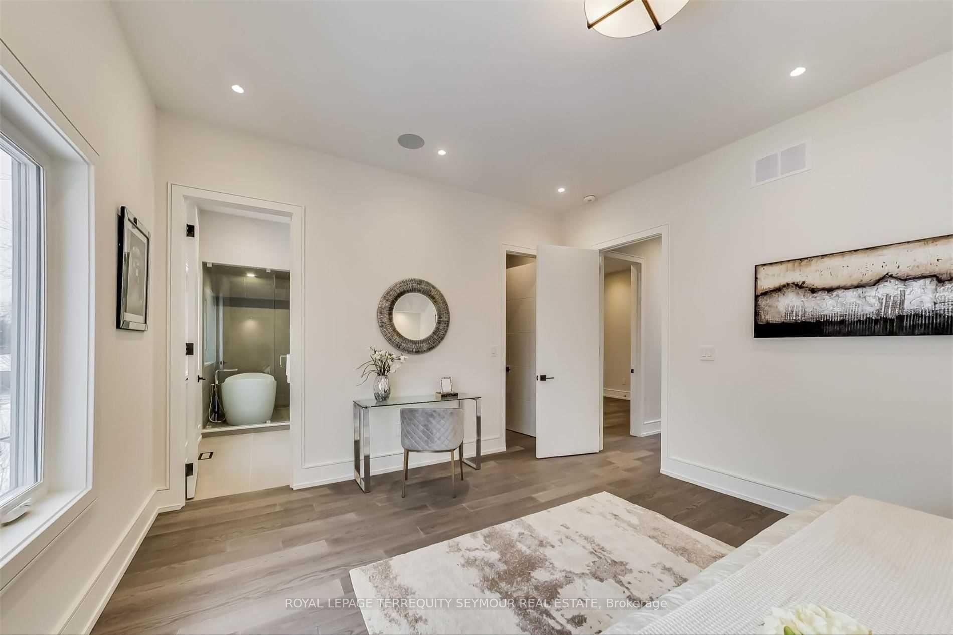 5 Yeomans Rd