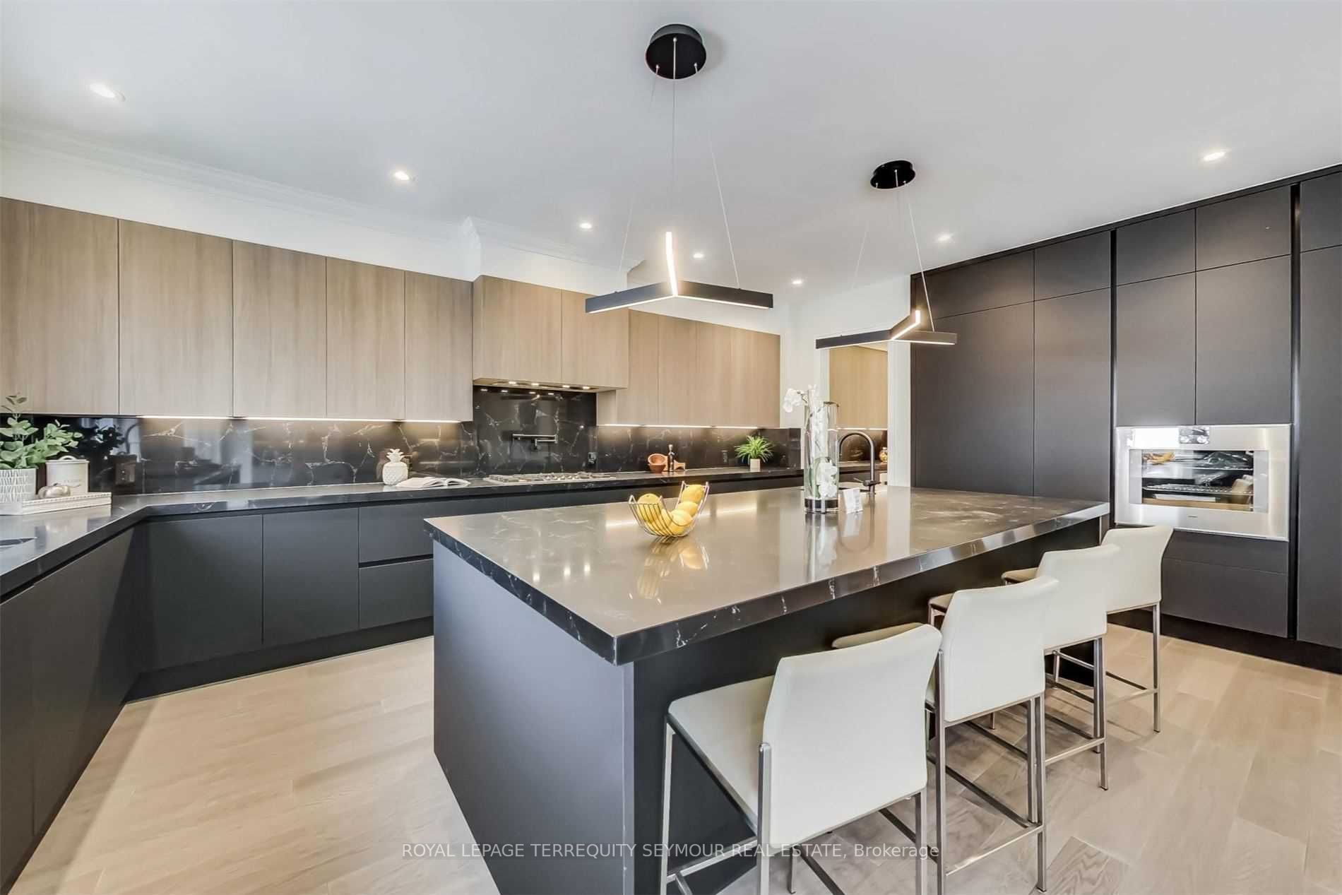 5 Yeomans Rd