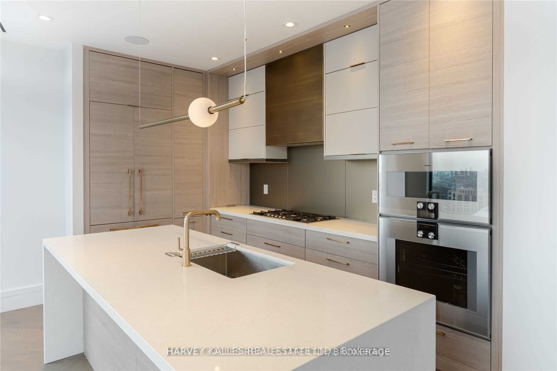 215 Lonsdale Rd, #1707
