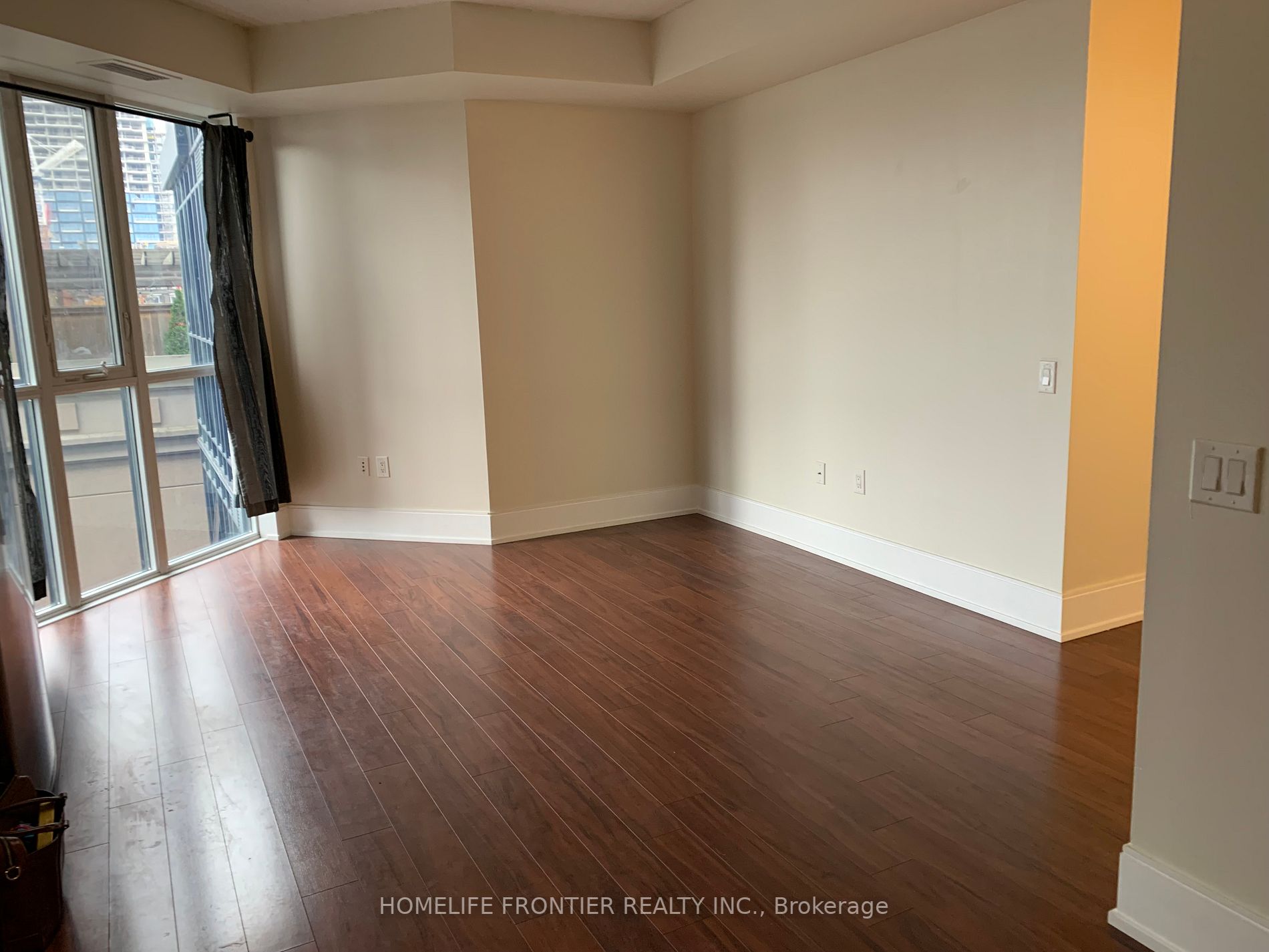 560 Front St W, #1026