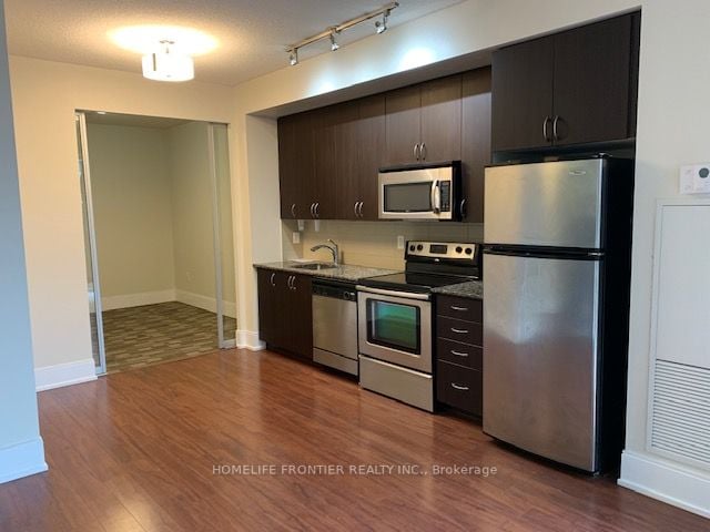 560 Front St W, #1026