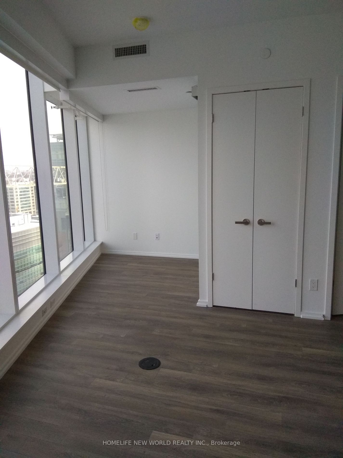 197 Yonge St, #1713