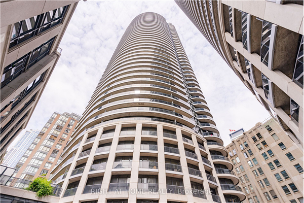 21 Carlton St, Toronto