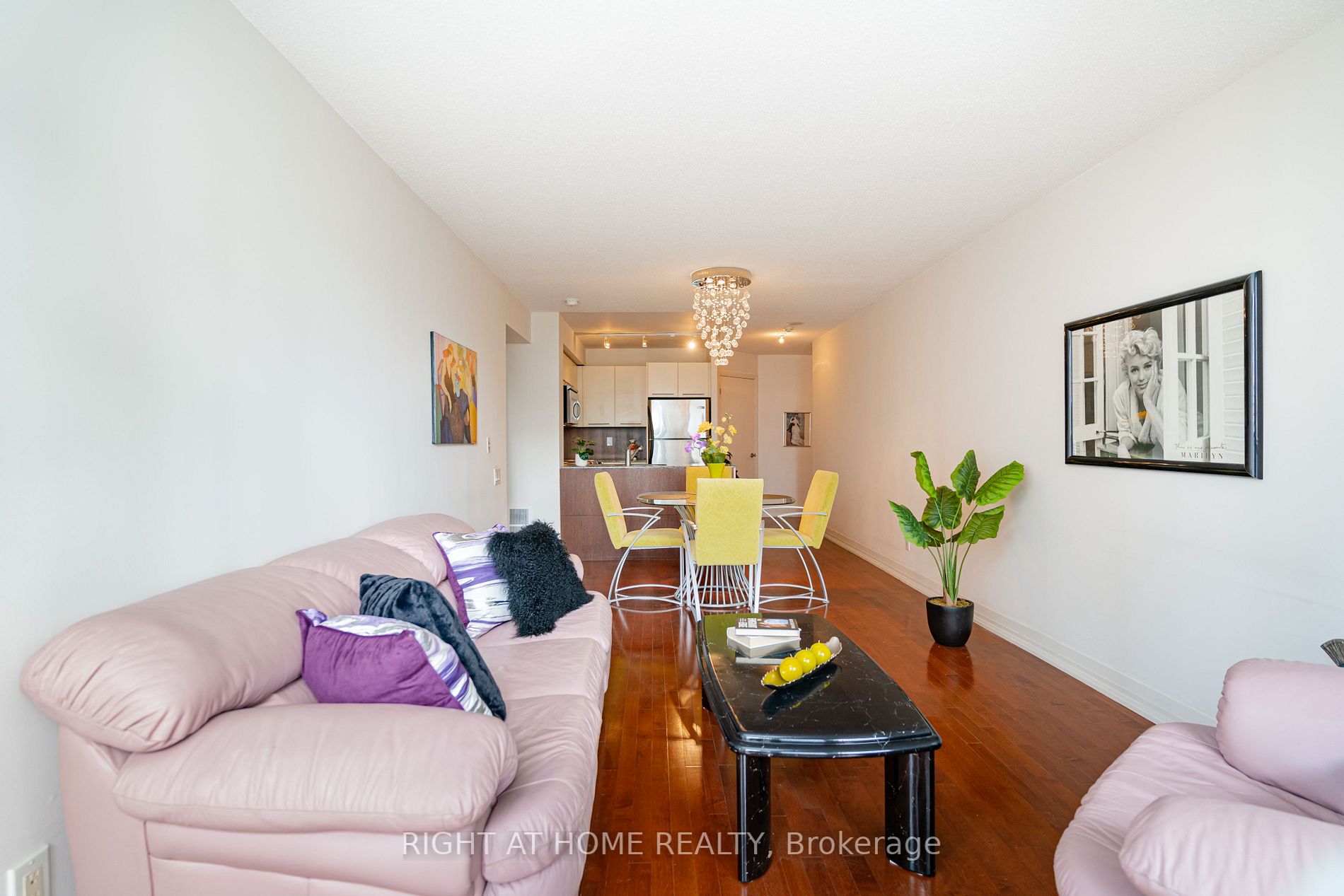 21 Carlton St, #1010
