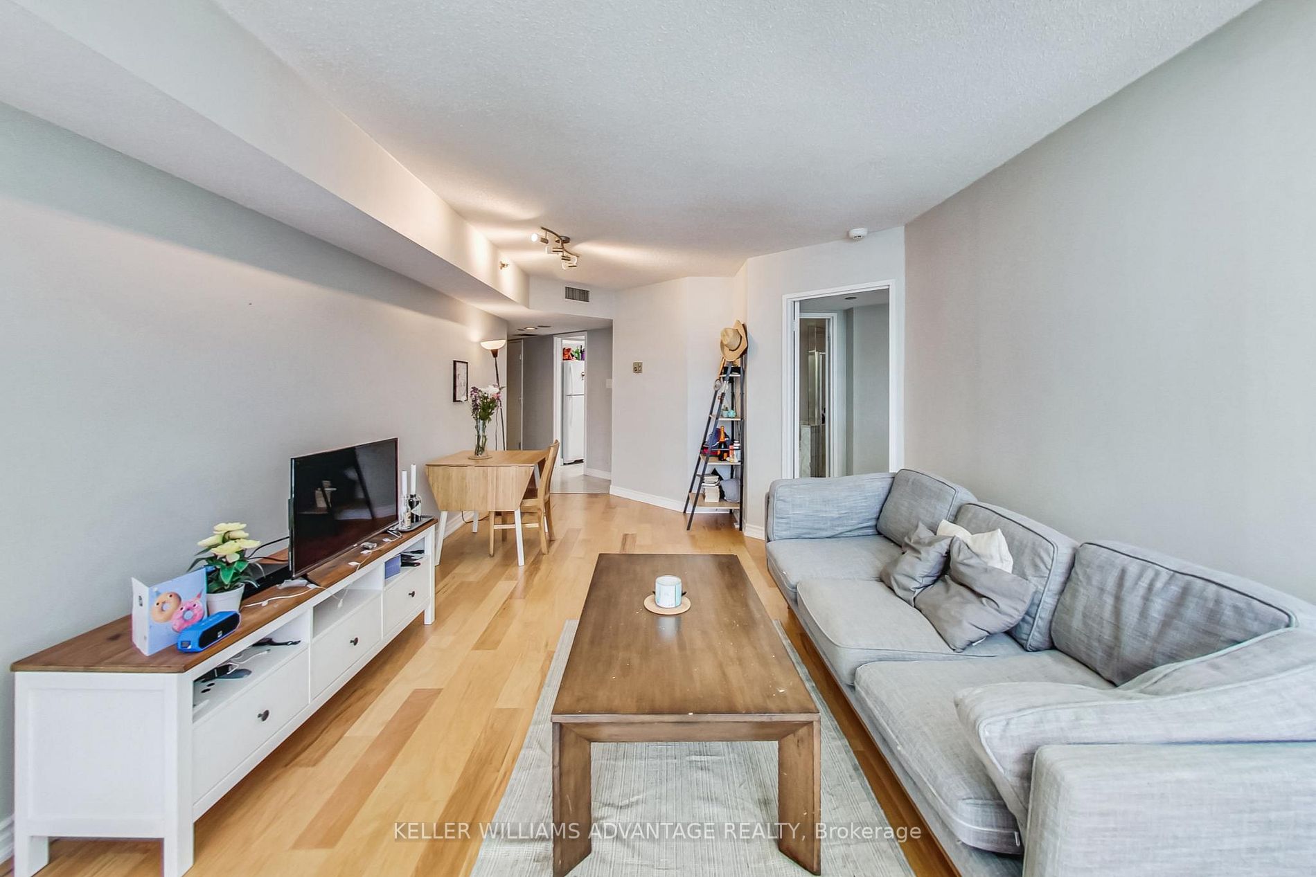38 Elm St, #800