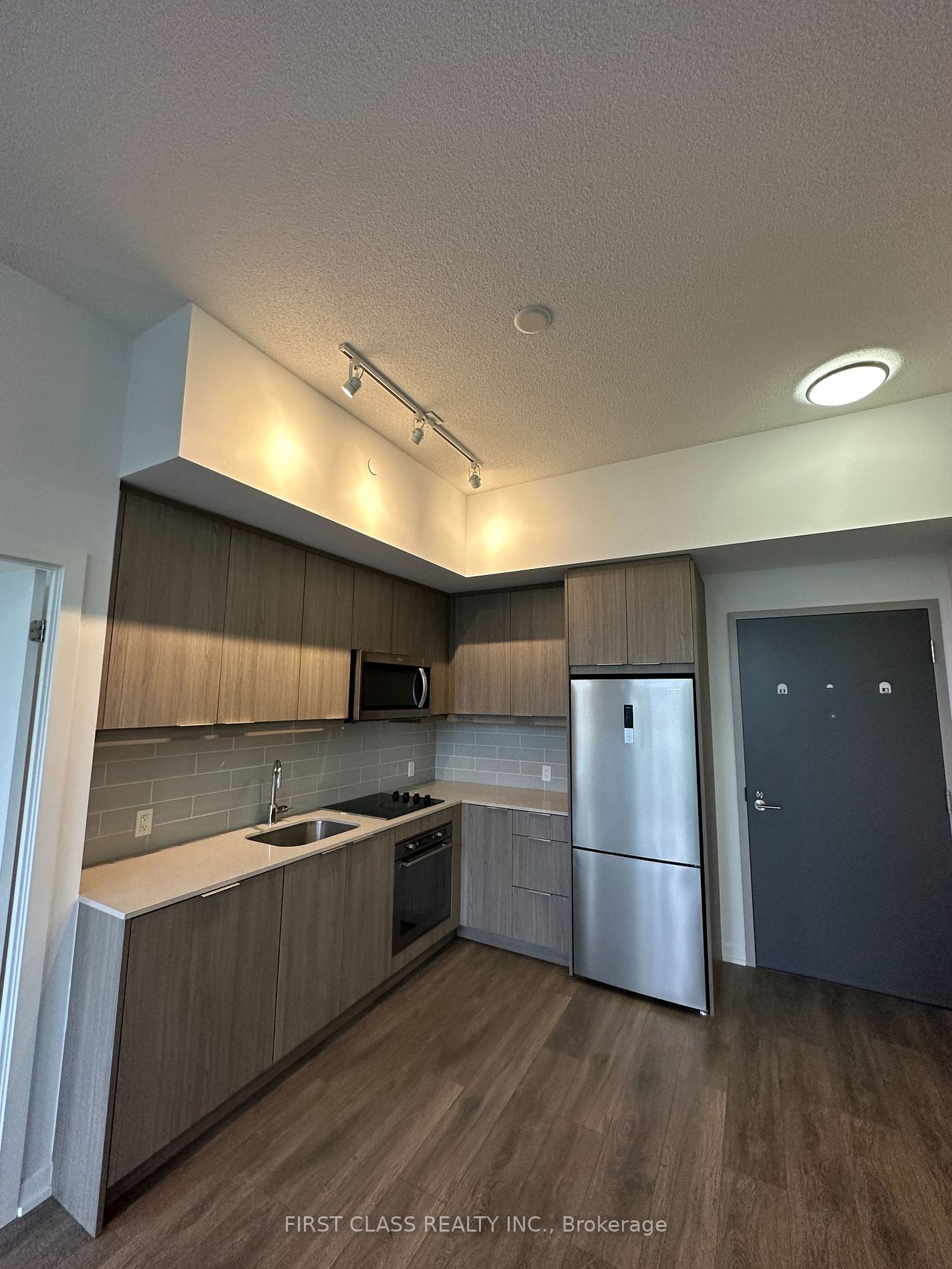 32 Forest Manor Rd, #206