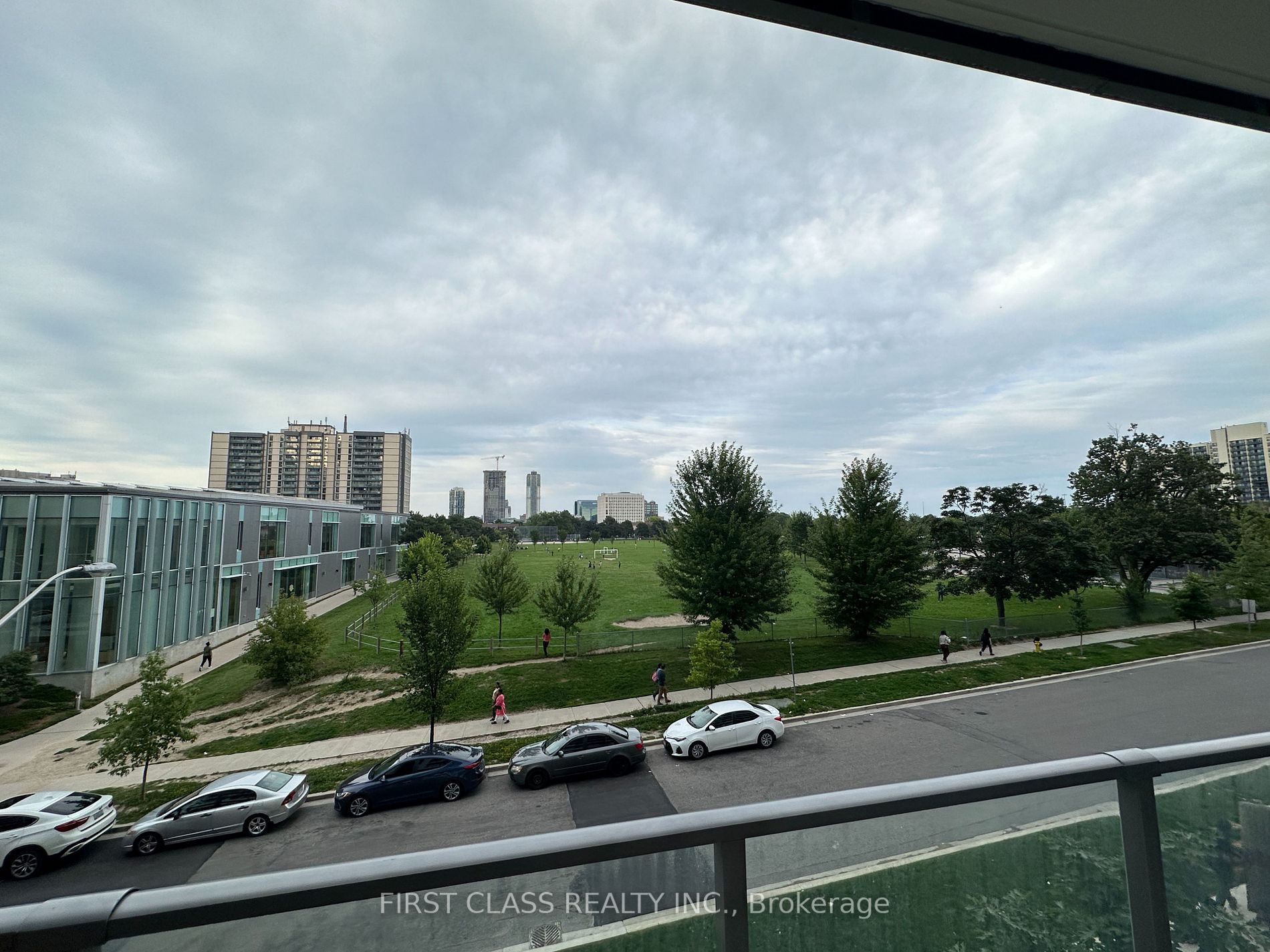 32 Forest Manor Rd, #206