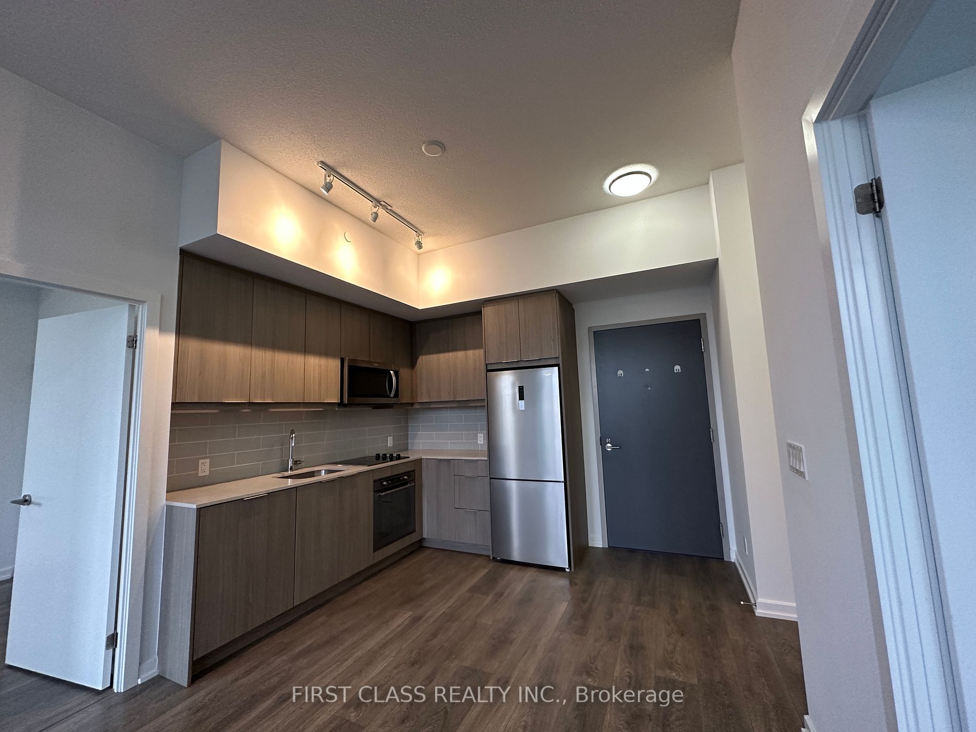 32 Forest Manor Rd, #206