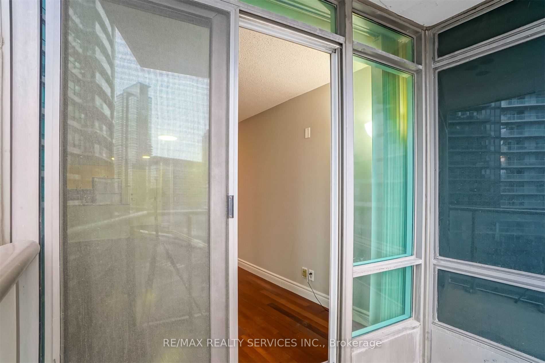 361 Front St W, #1008