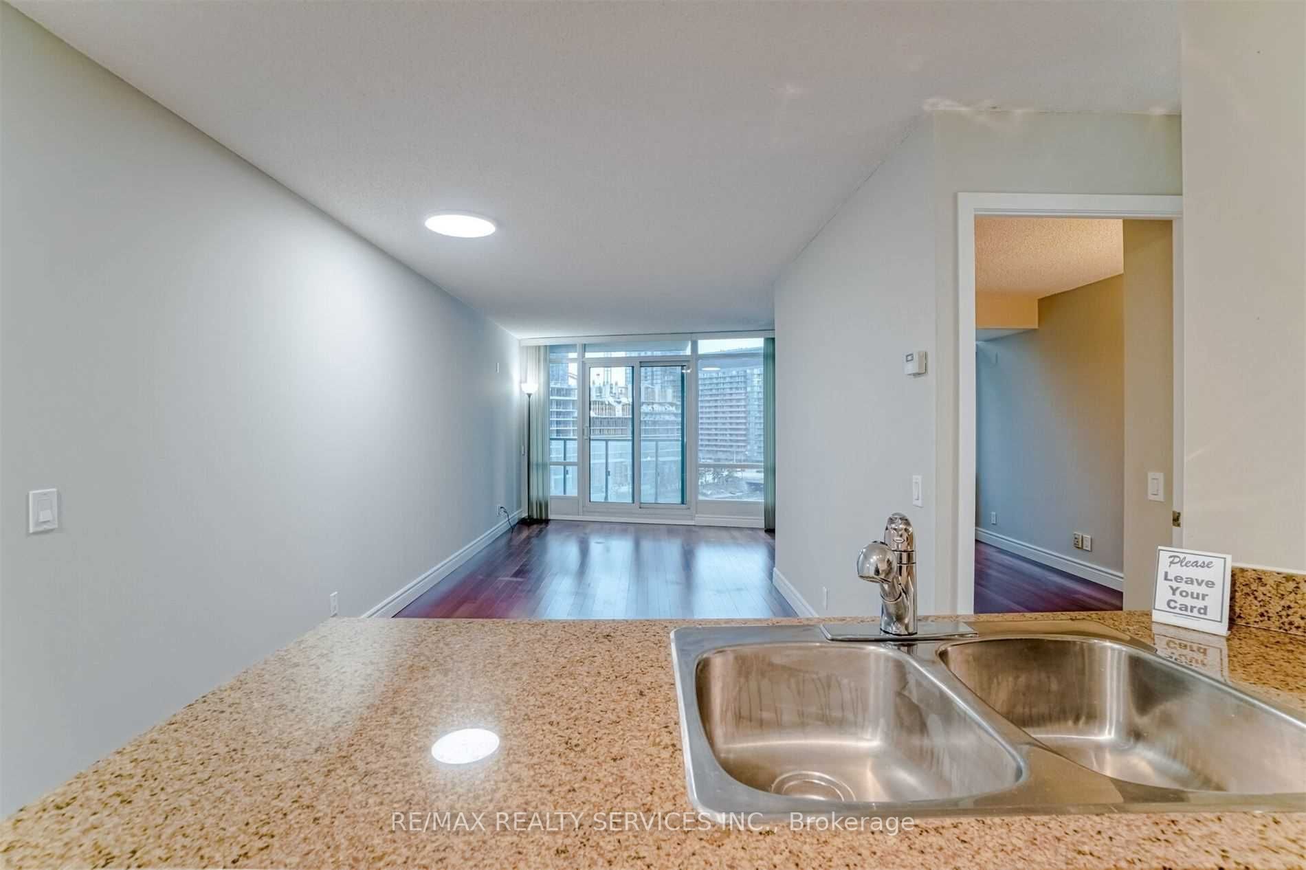 361 Front St W, #1008