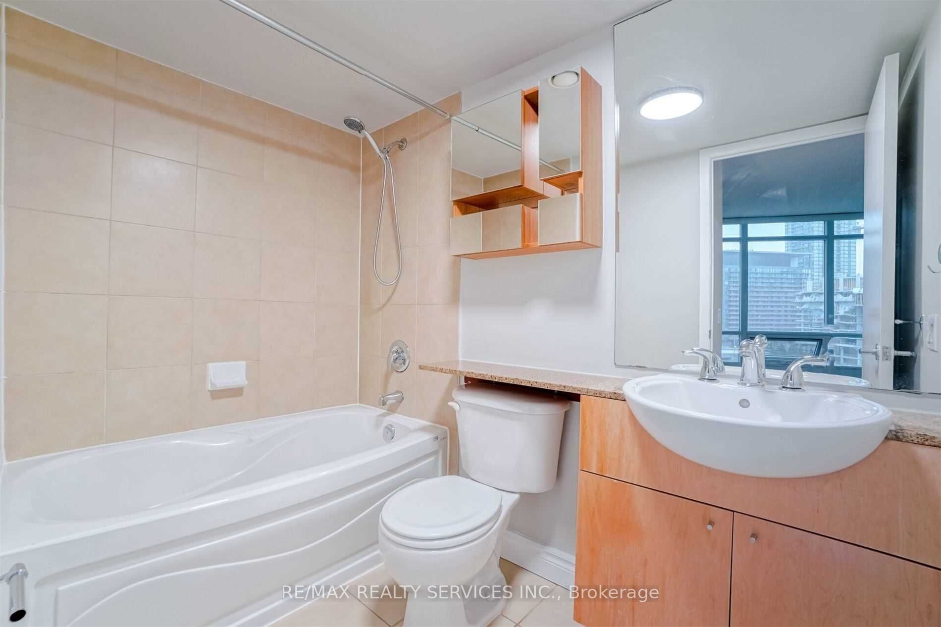 361 Front St W, #1008