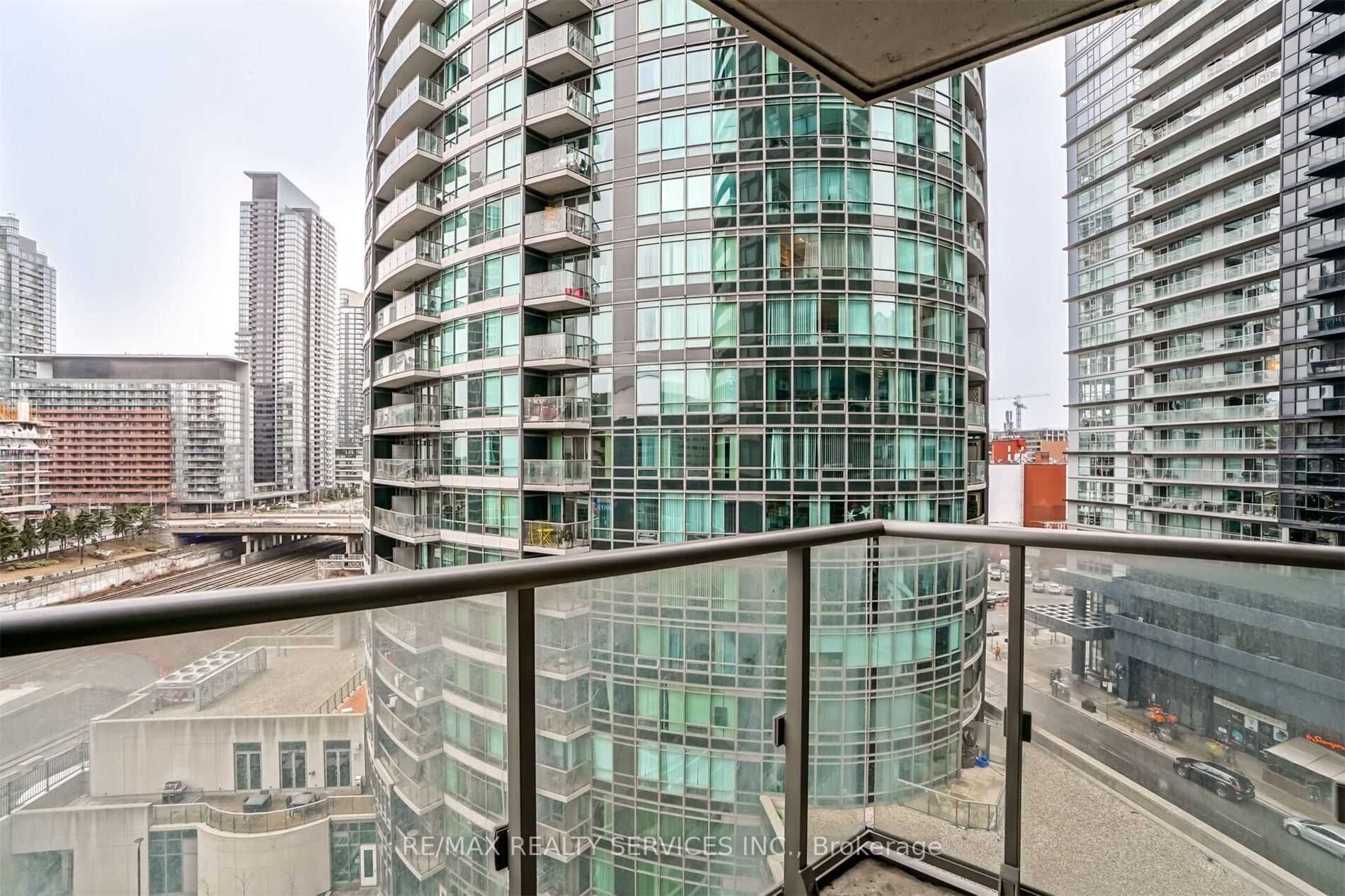 361 Front St W, #1008