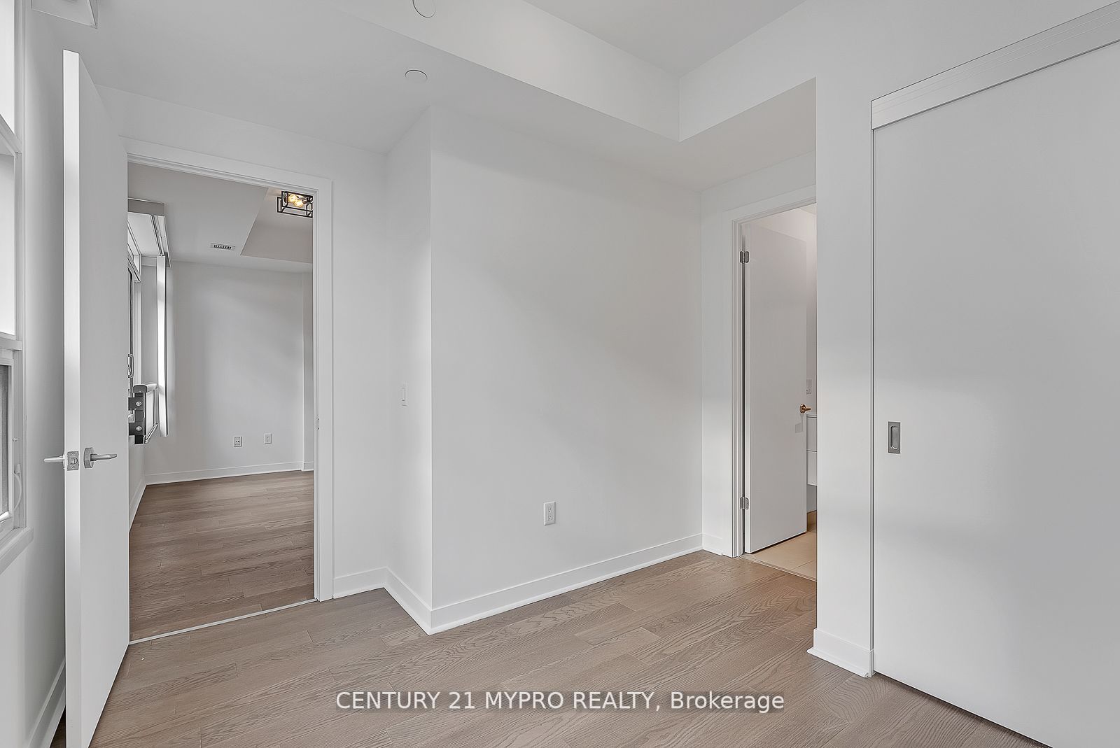 501 Adelaide St W, #1010