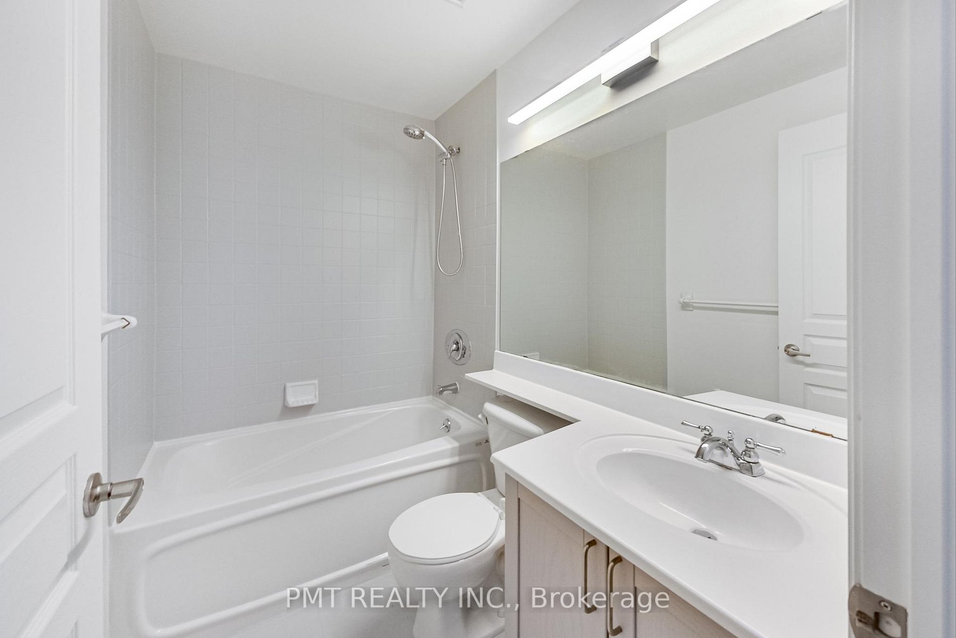 438 Richmond Street W, #306