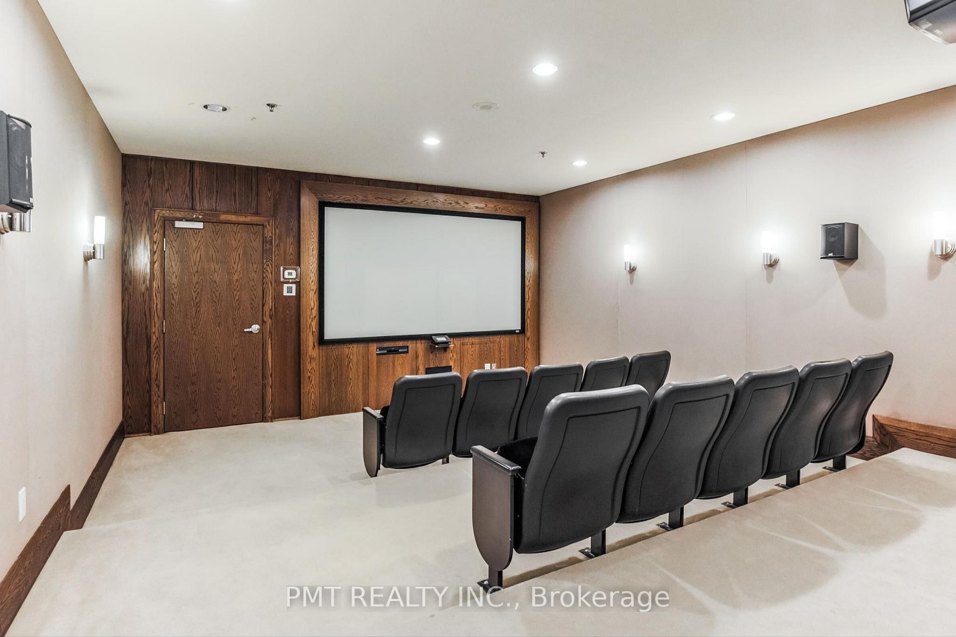 438 Richmond Street W, #306