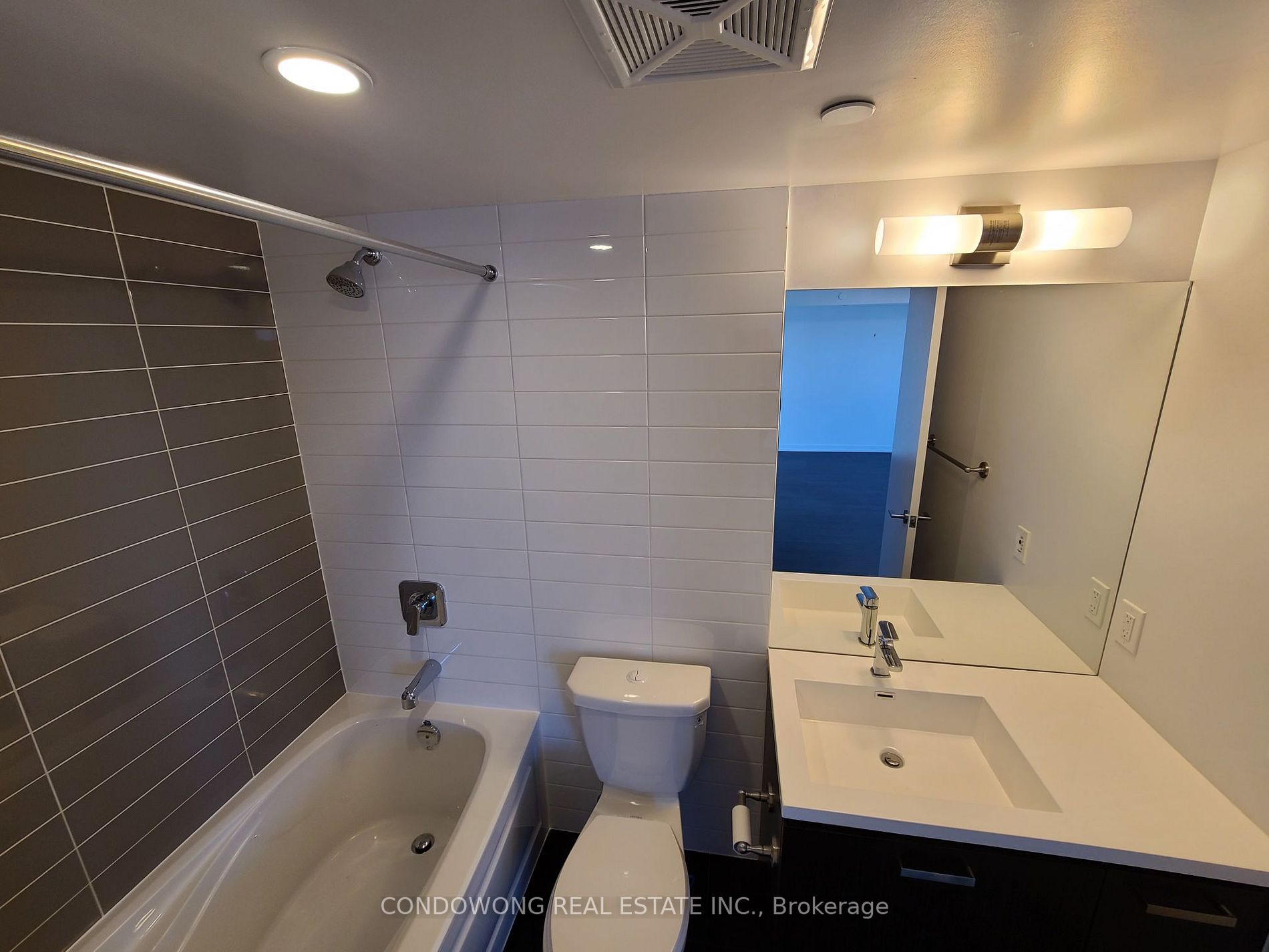 125 Redpath Avenue #2911