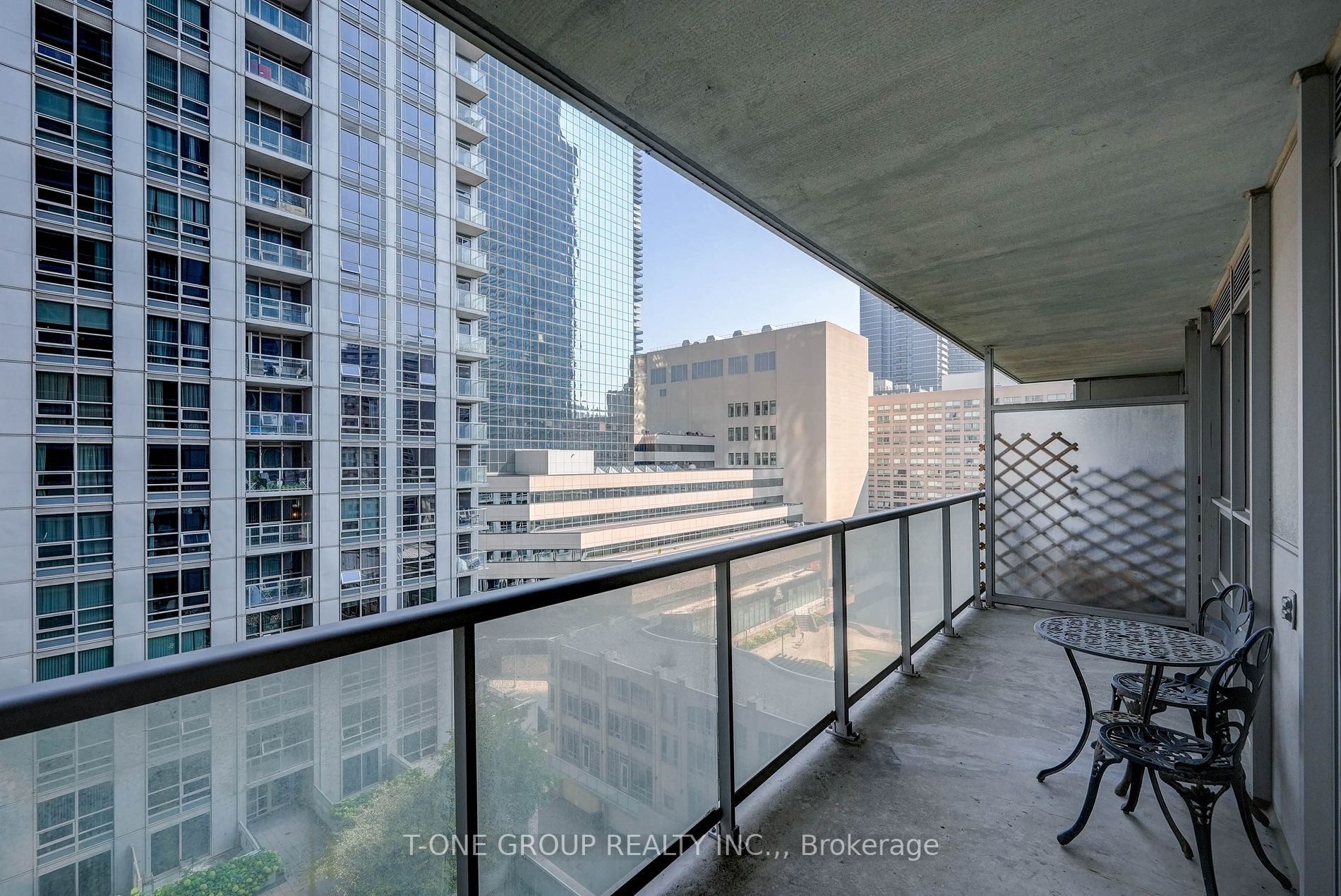 761 Bay St, #914