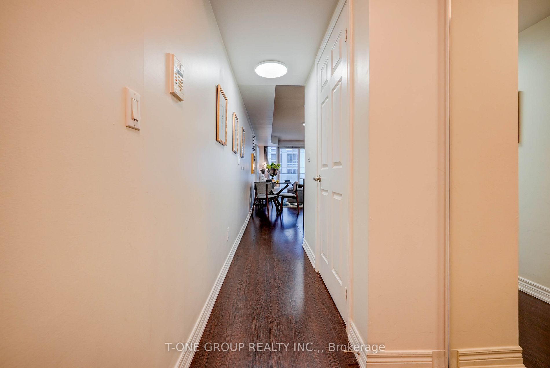 761 Bay St, #914