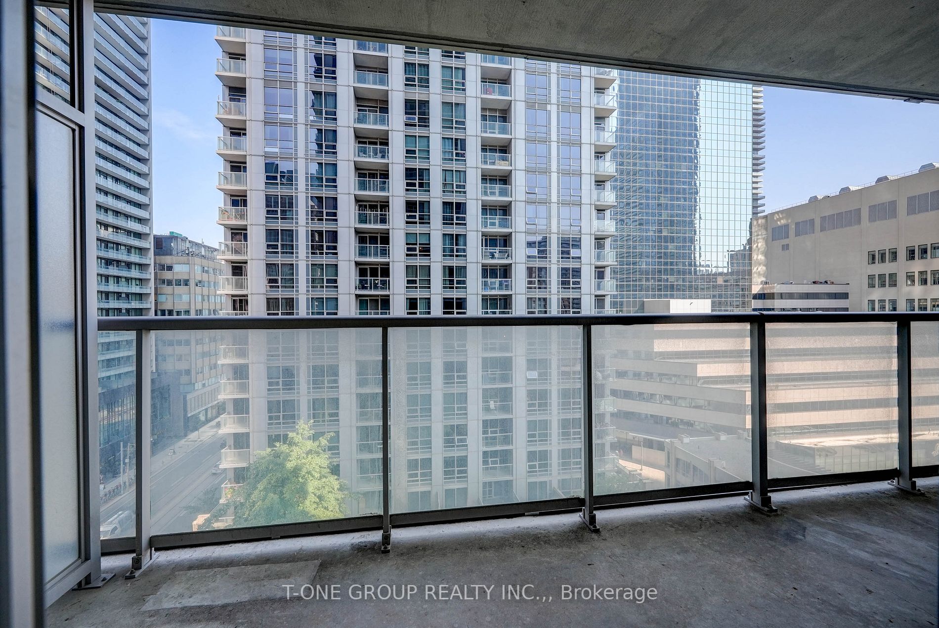 761 Bay St, #914