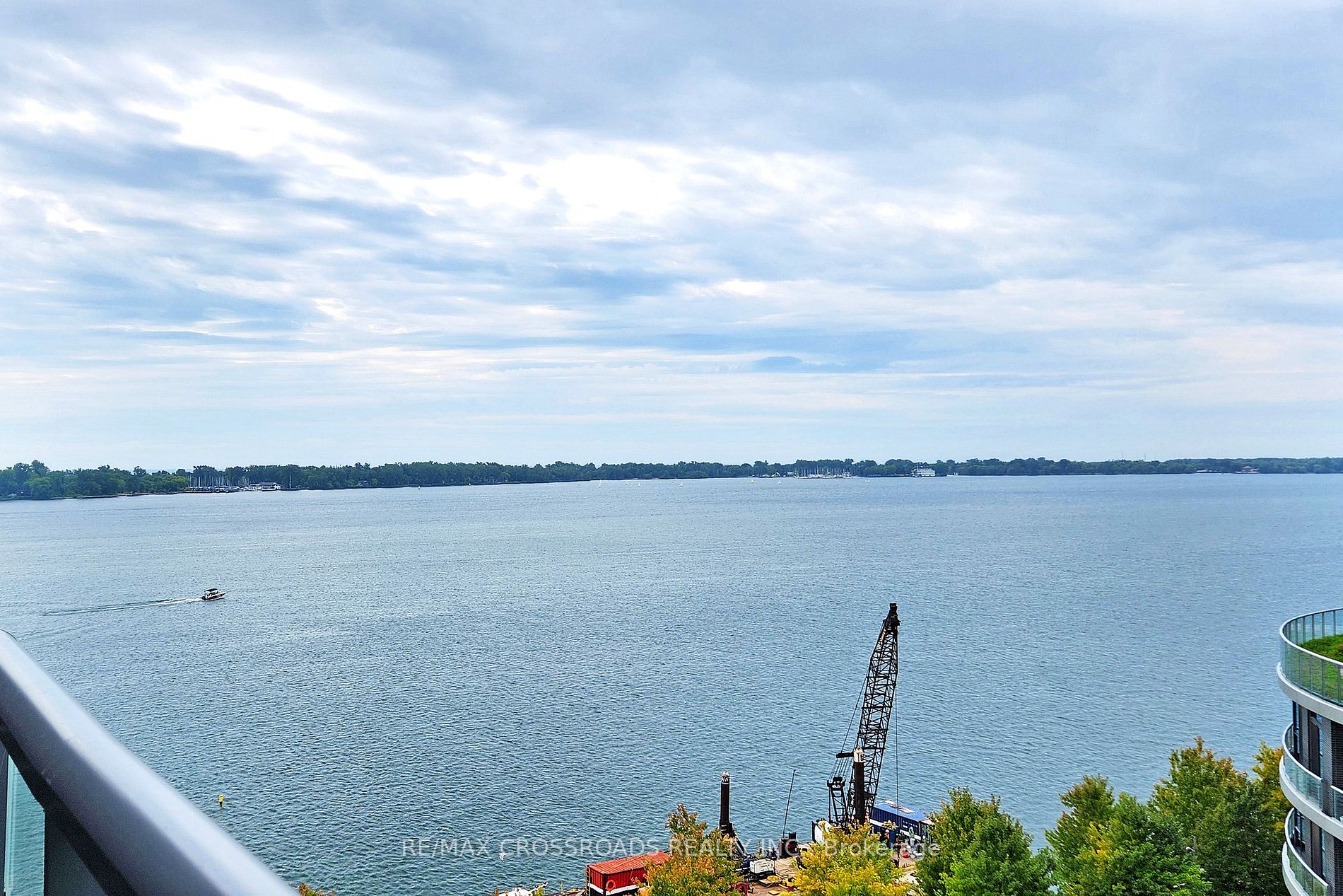 1 Edgewater Dr, #913