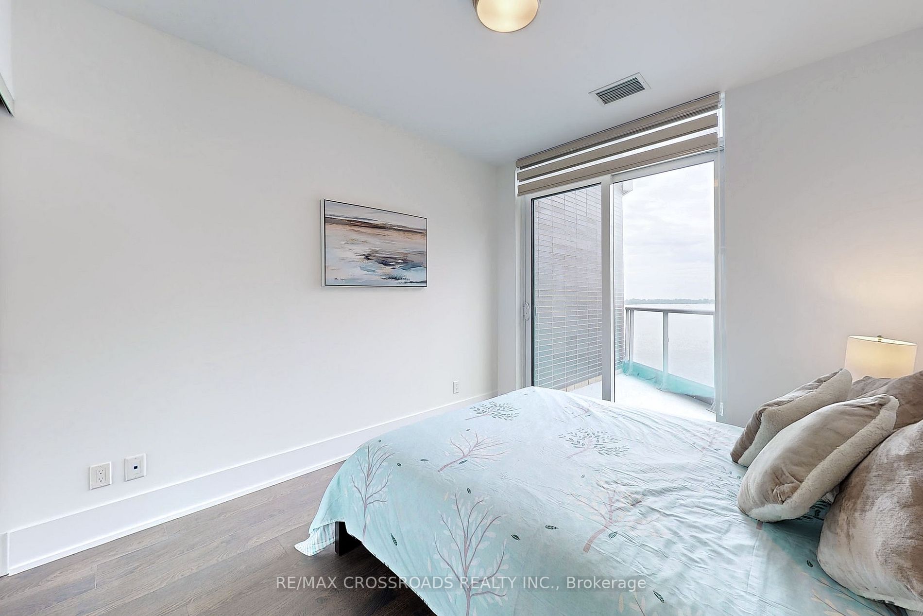 1 Edgewater Dr, #913