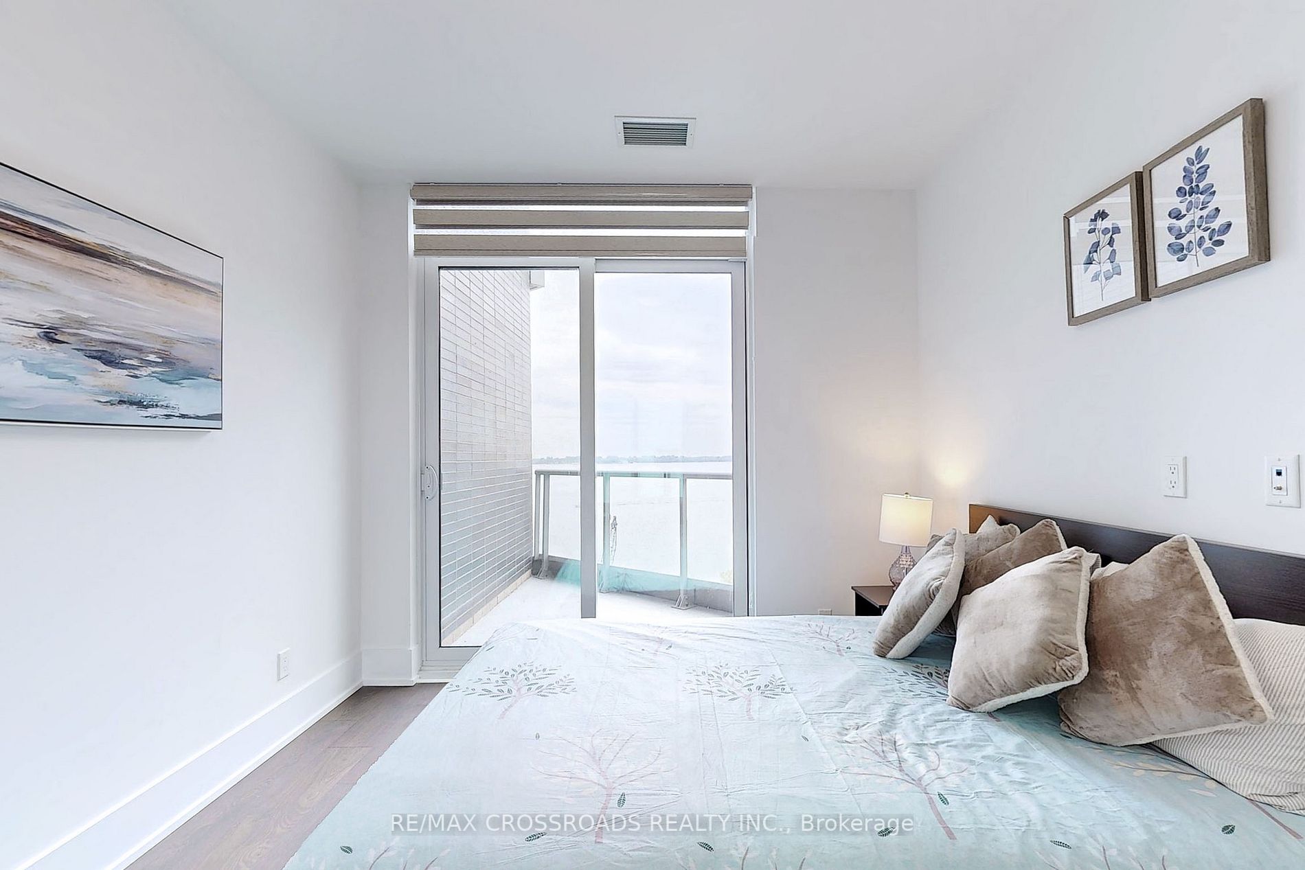 1 Edgewater Dr, #913