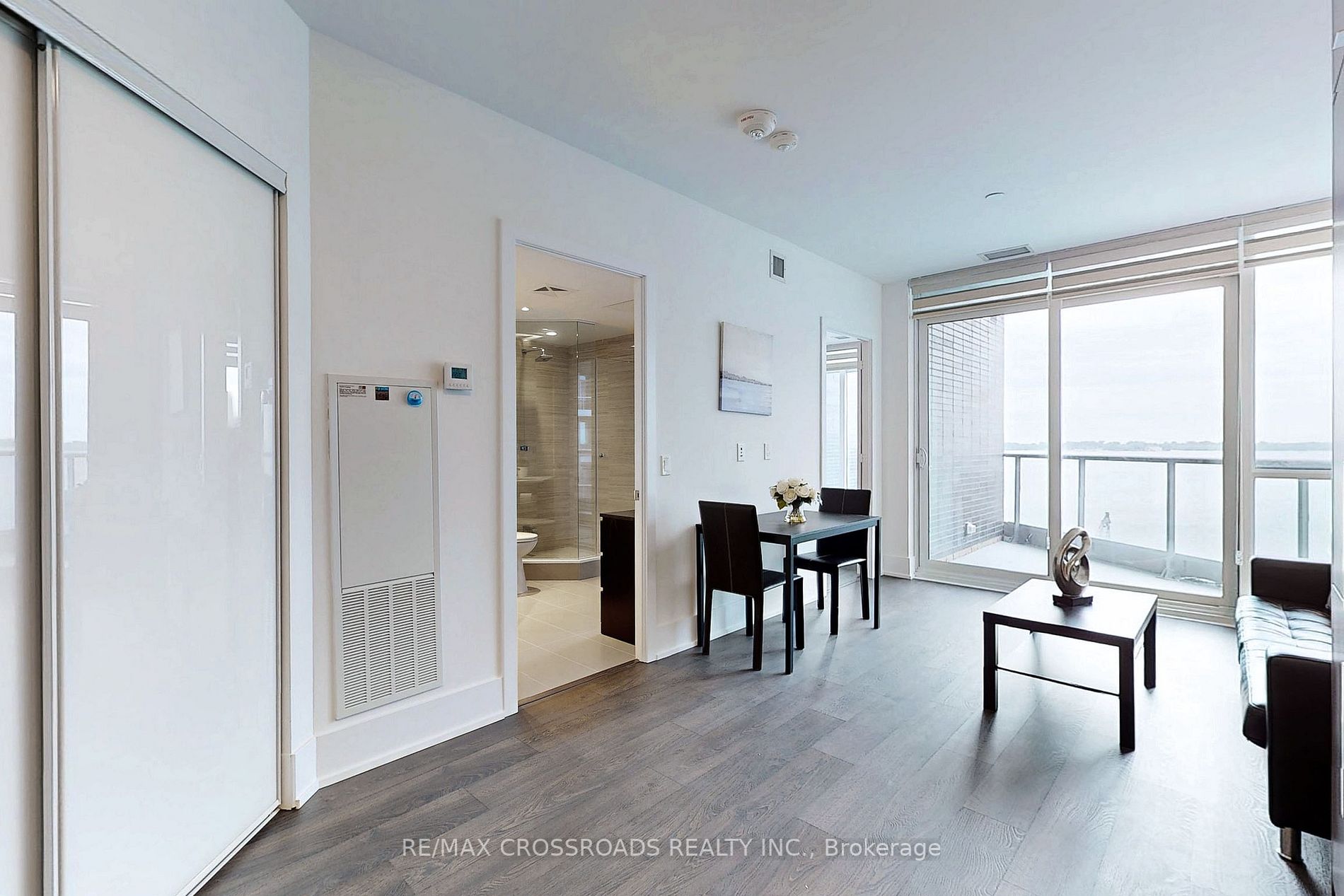 1 Edgewater Dr, #913