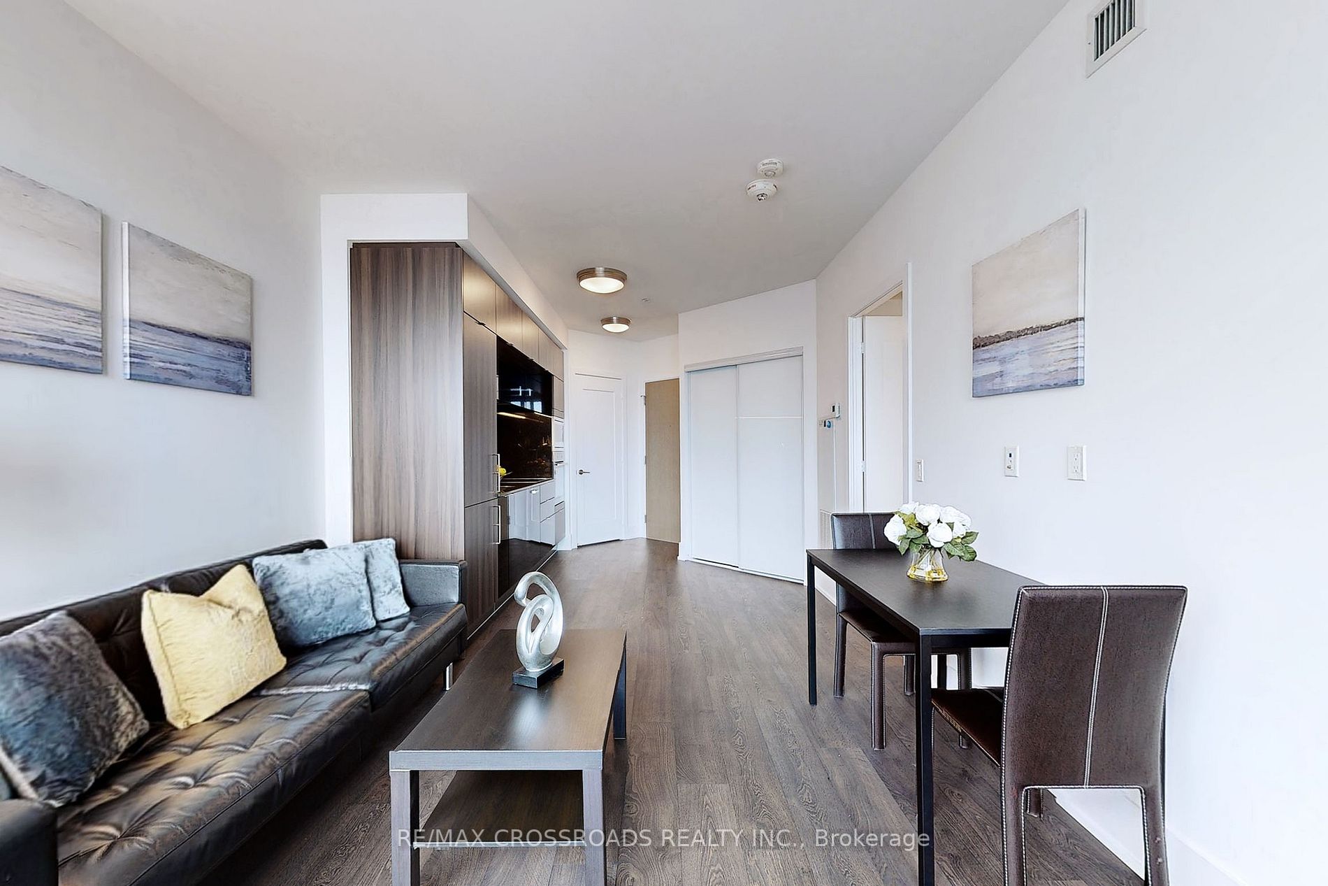 1 Edgewater Dr, #913