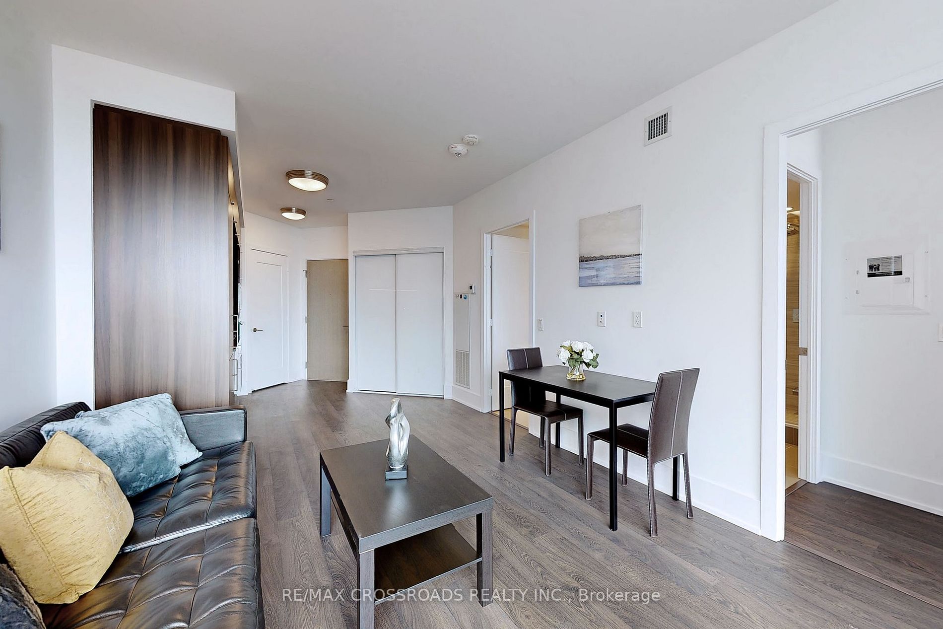 1 Edgewater Dr, #913