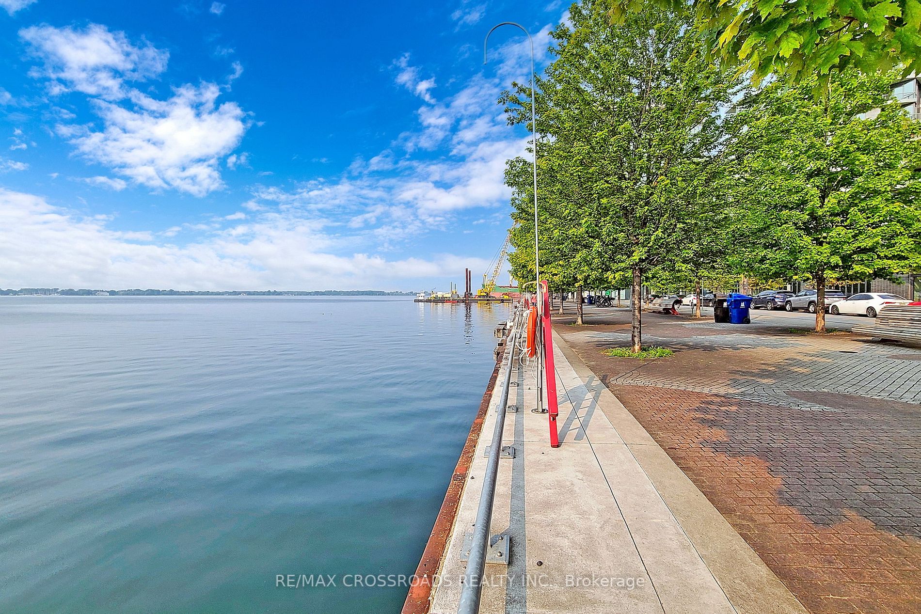 1 Edgewater Dr, #913
