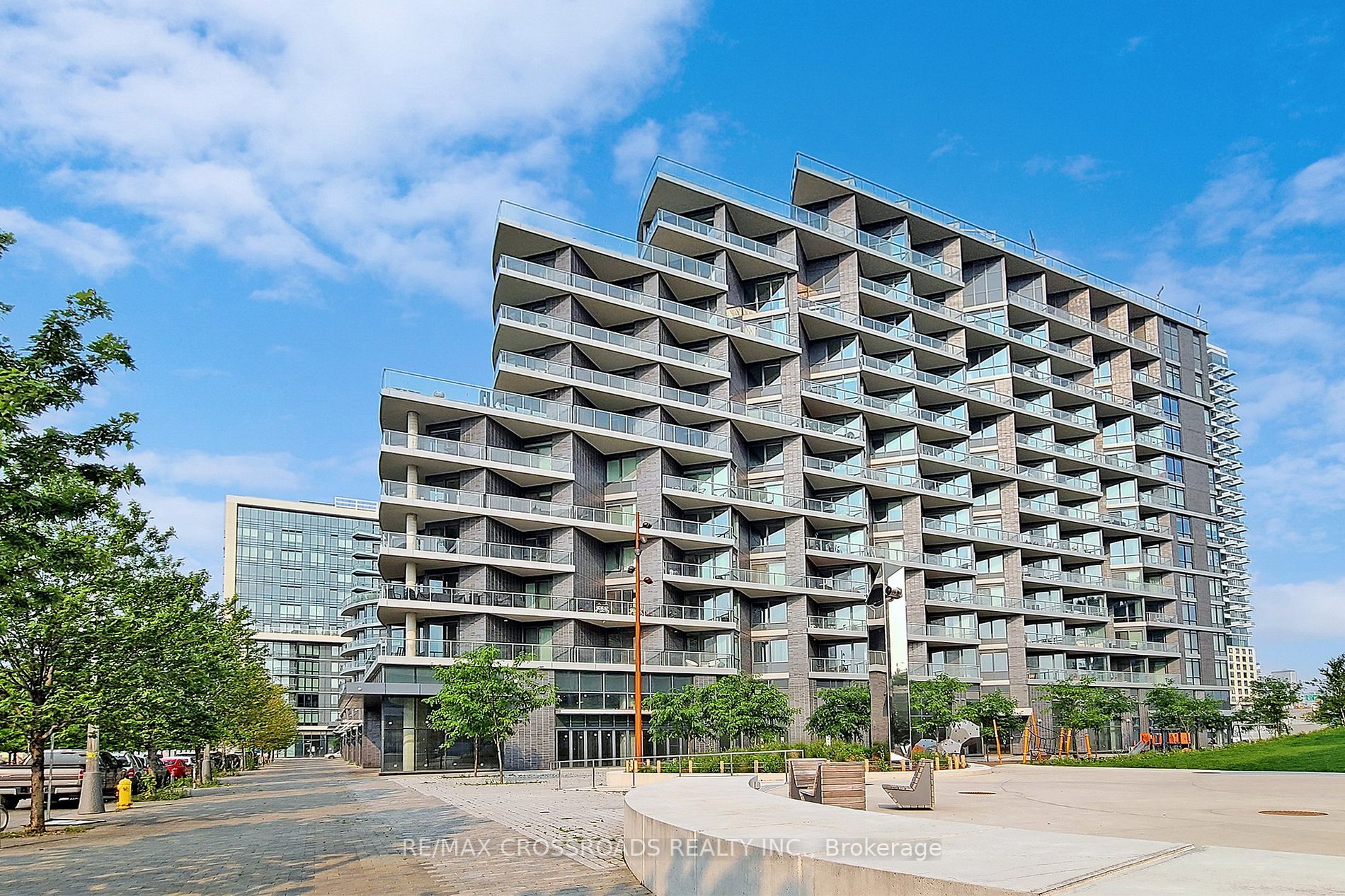 1 Edgewater Dr, #913