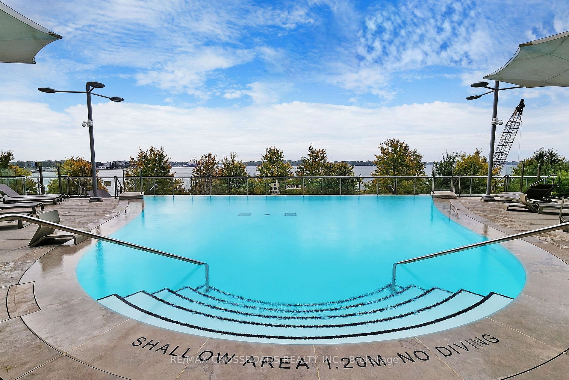 1 Edgewater Dr, #913