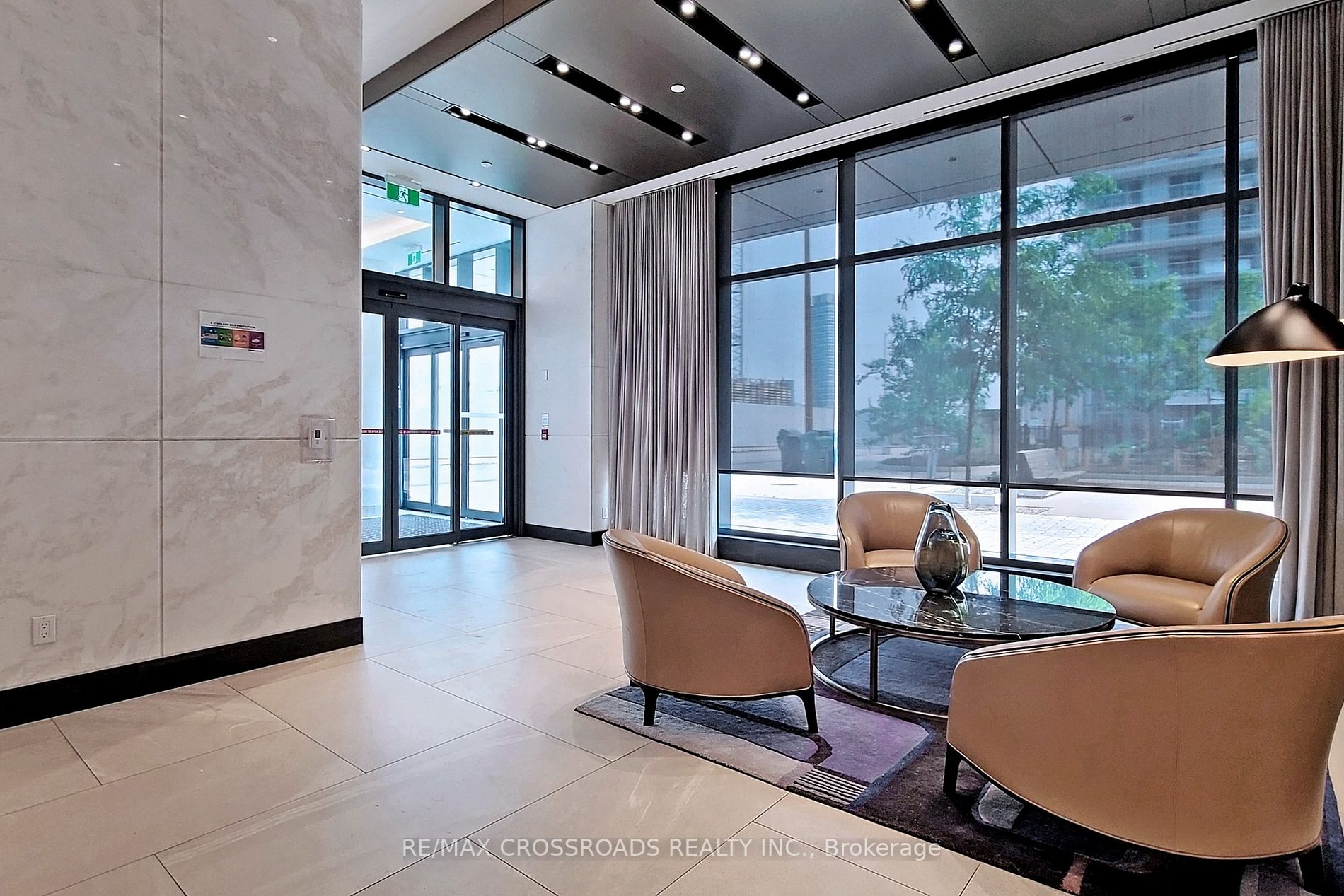 1 Edgewater Dr, #913