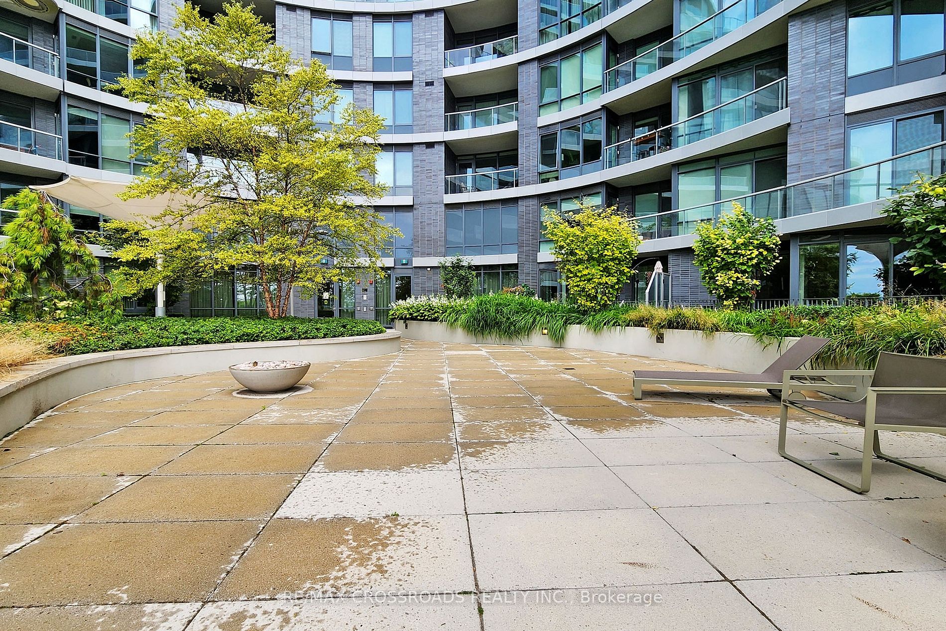 1 Edgewater Dr, #913