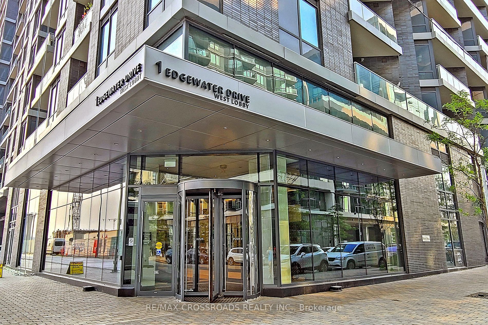 1 Edgewater Dr, #913