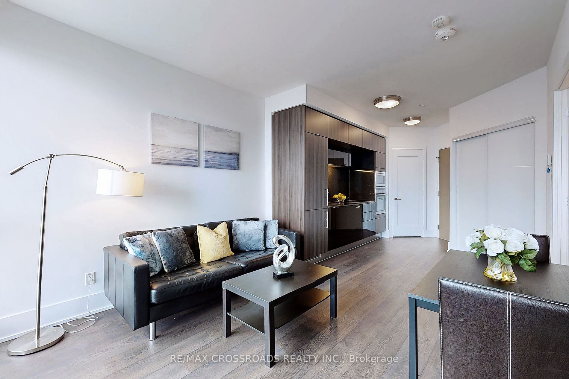1 Edgewater Dr, #913