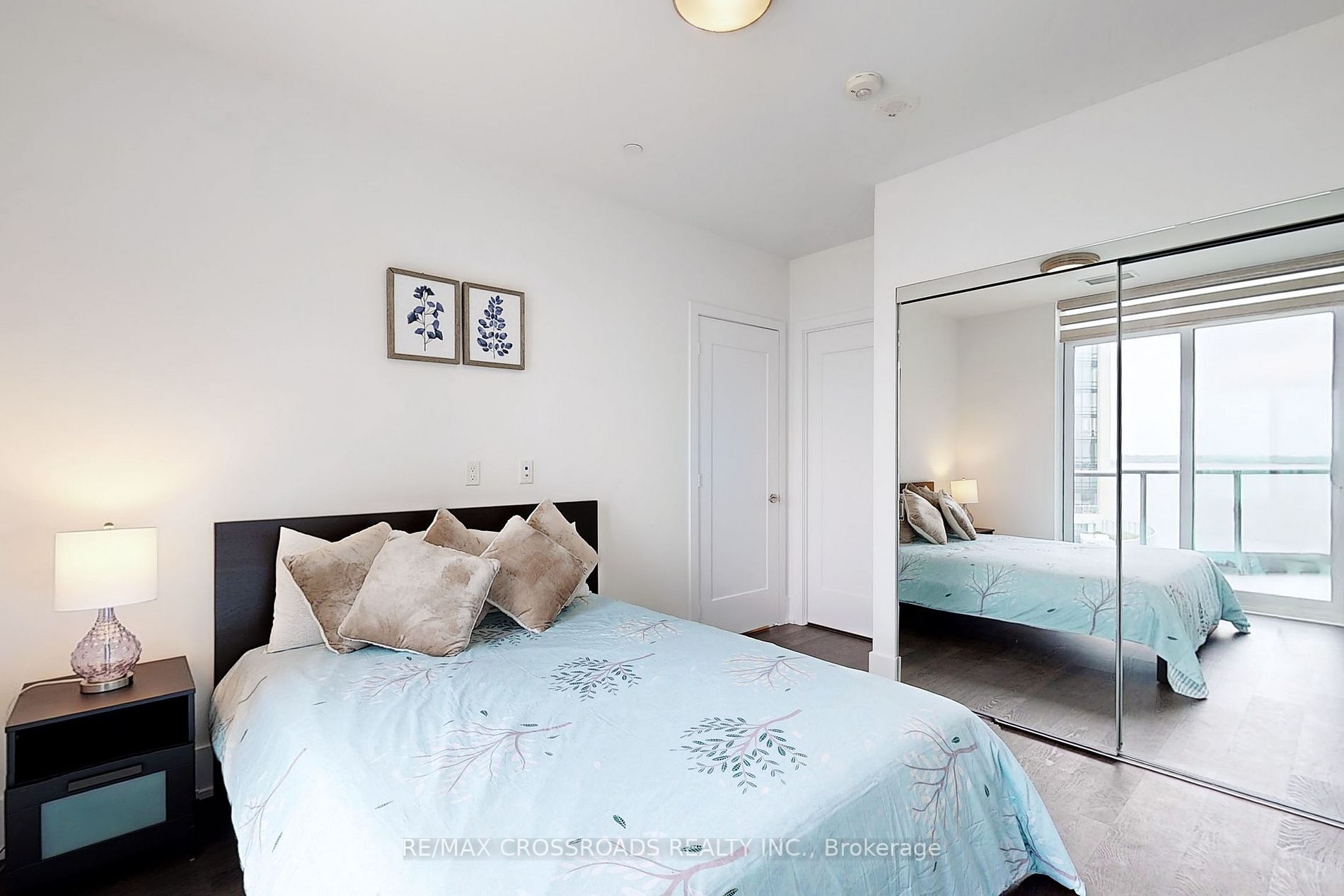 1 Edgewater Dr, #913