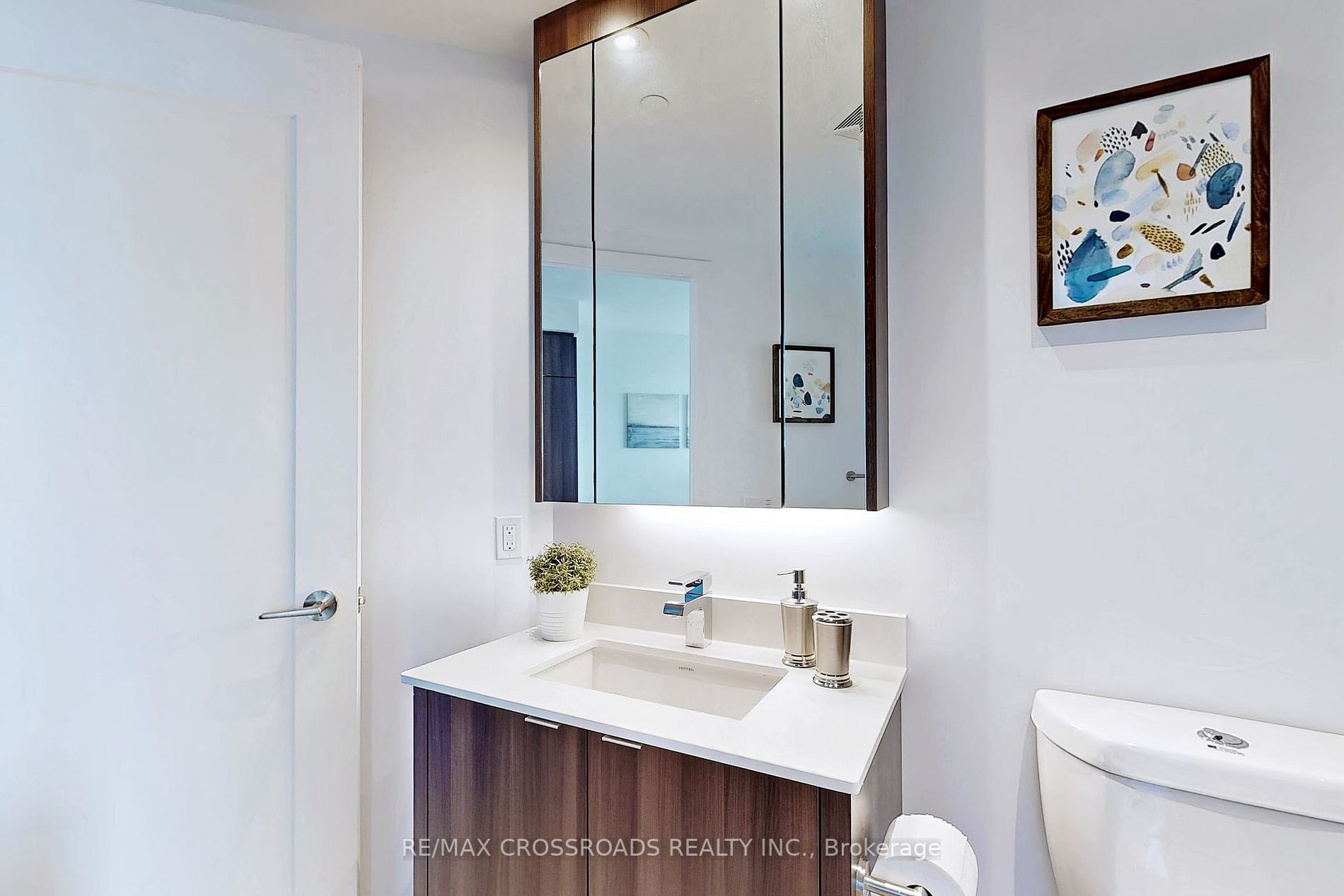 1 Edgewater Dr, #913