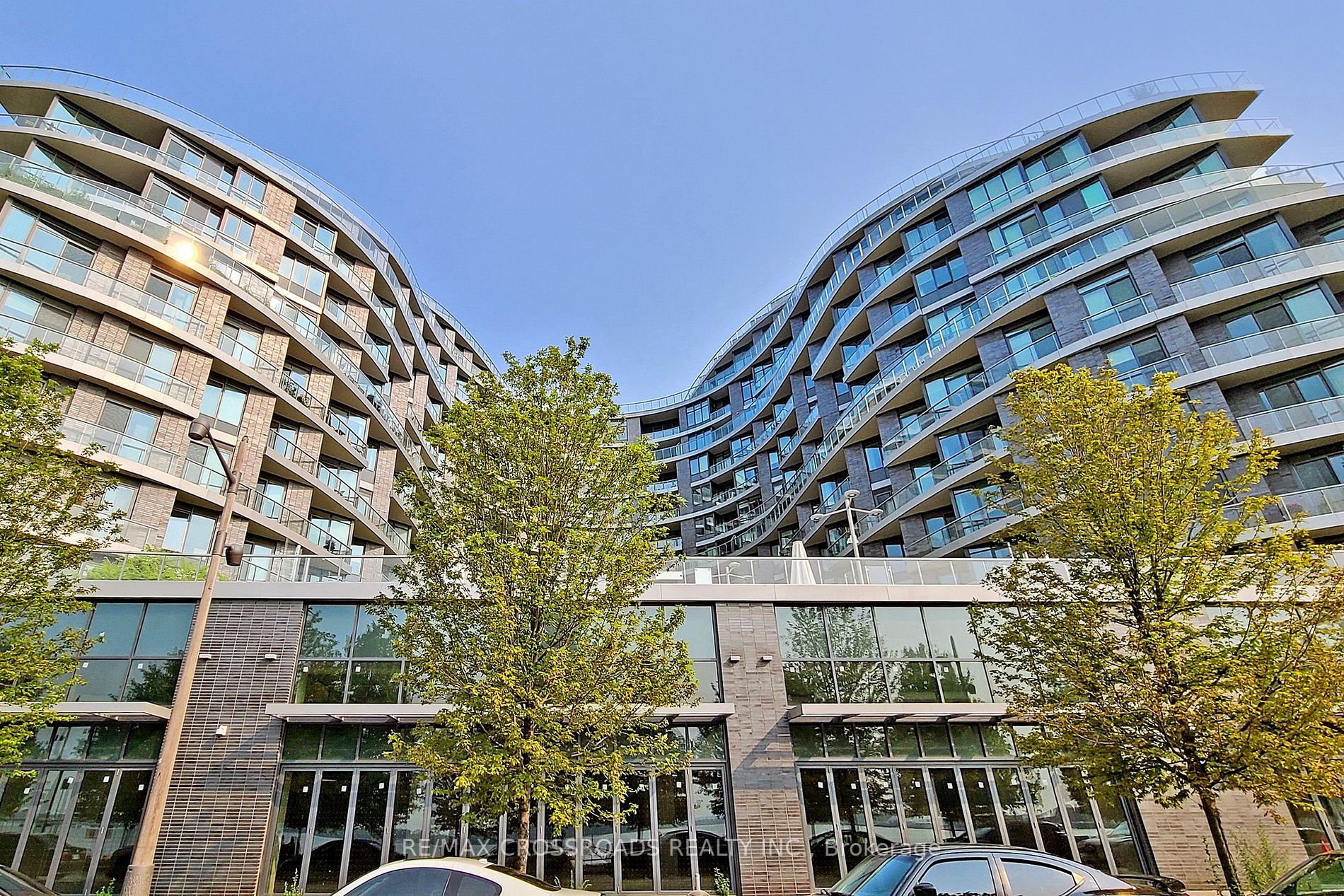 1 Edgewater Dr, #913